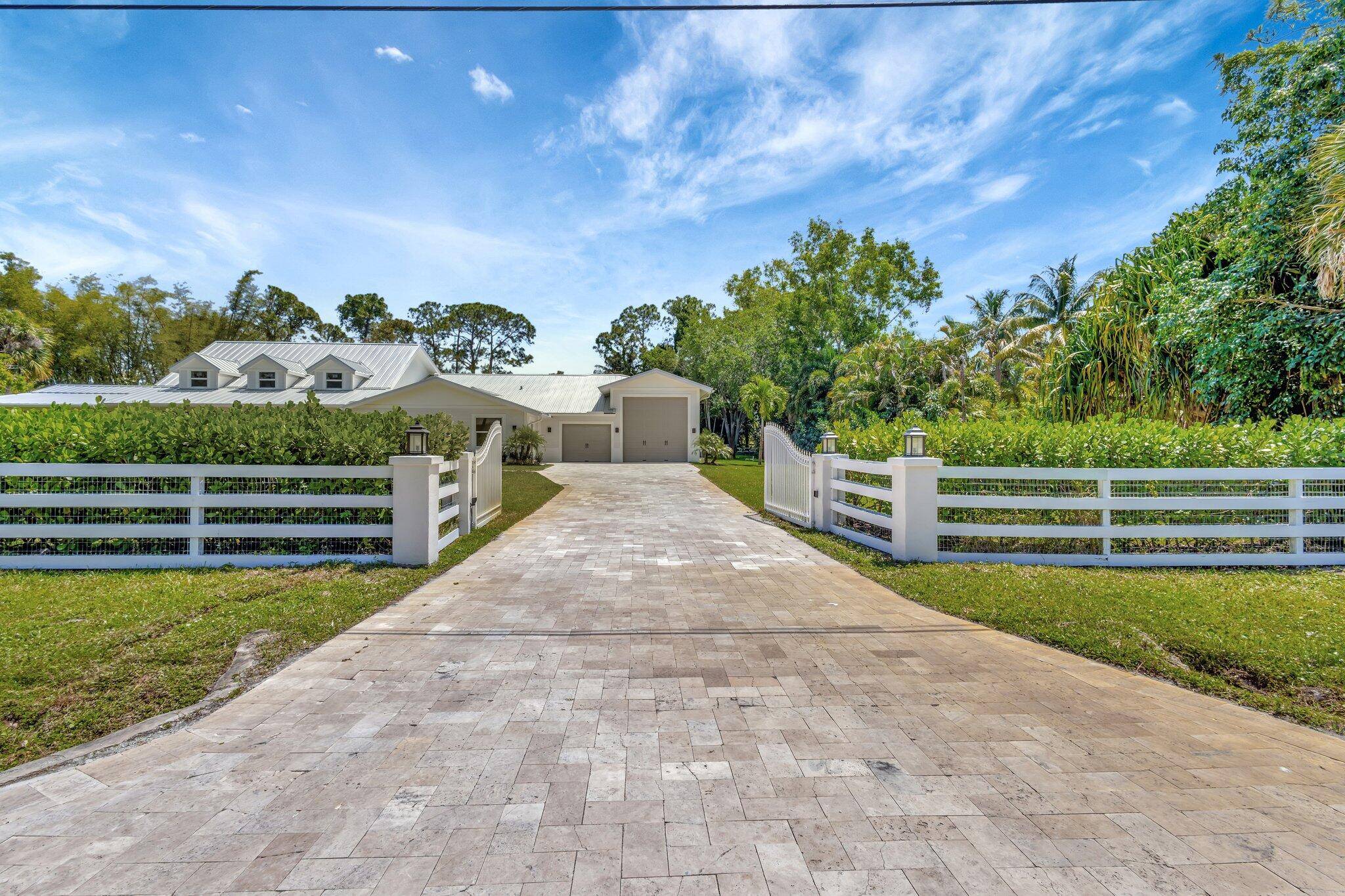 Palm Beach Gardens, FL 33418,15014 N 72nd DR