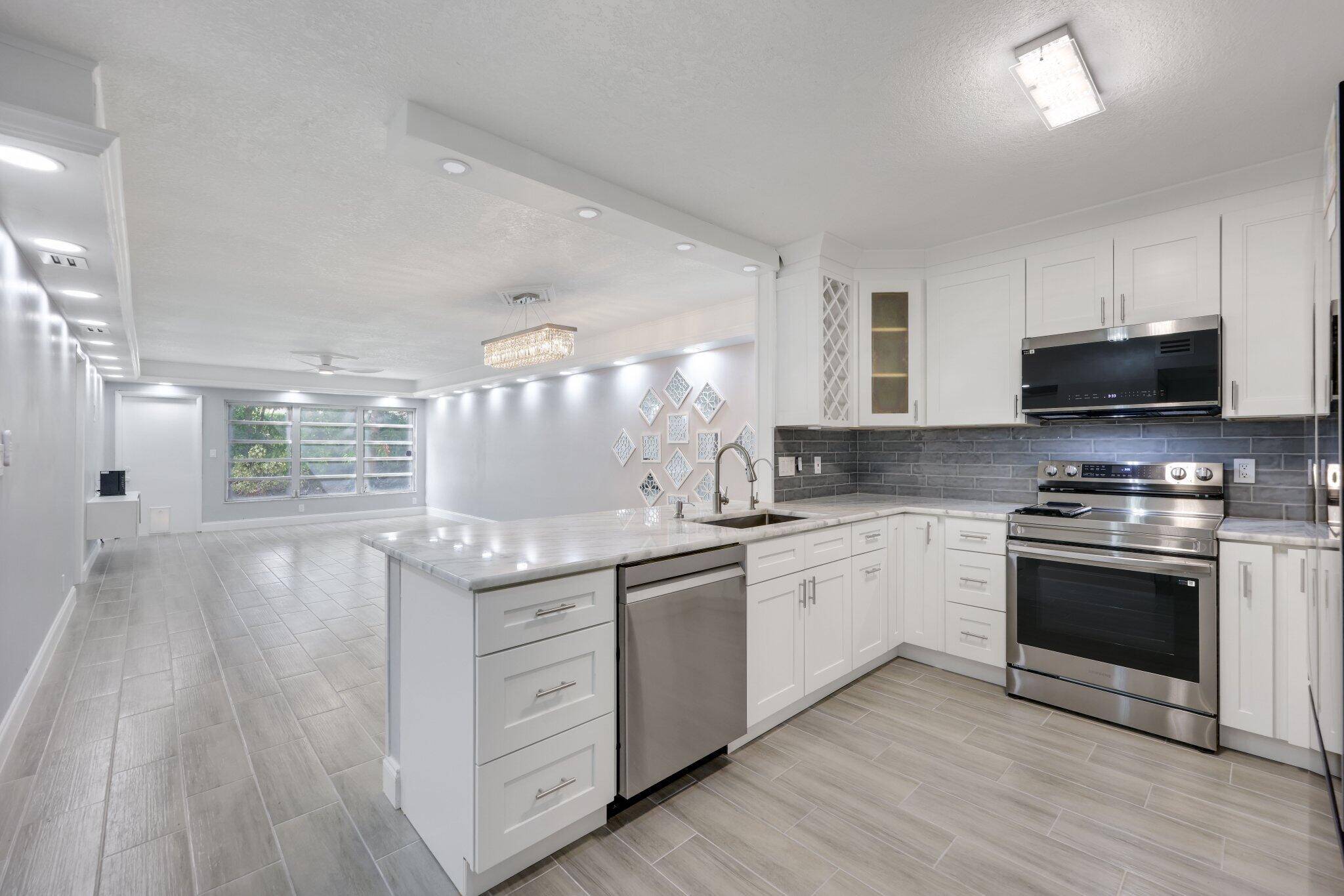 Boca Raton, FL 33496,9305 Flynn CIR 8