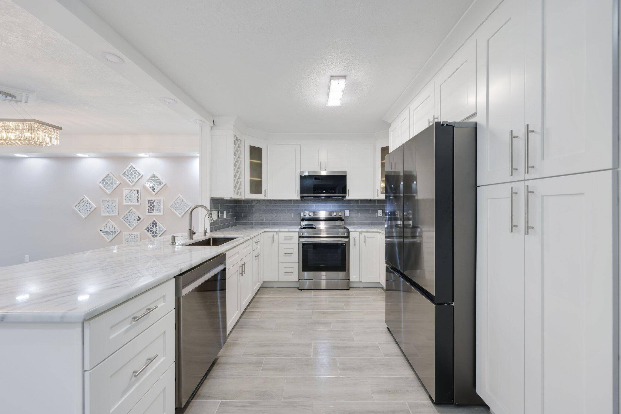 Boca Raton, FL 33496,9305 Flynn CIR 8