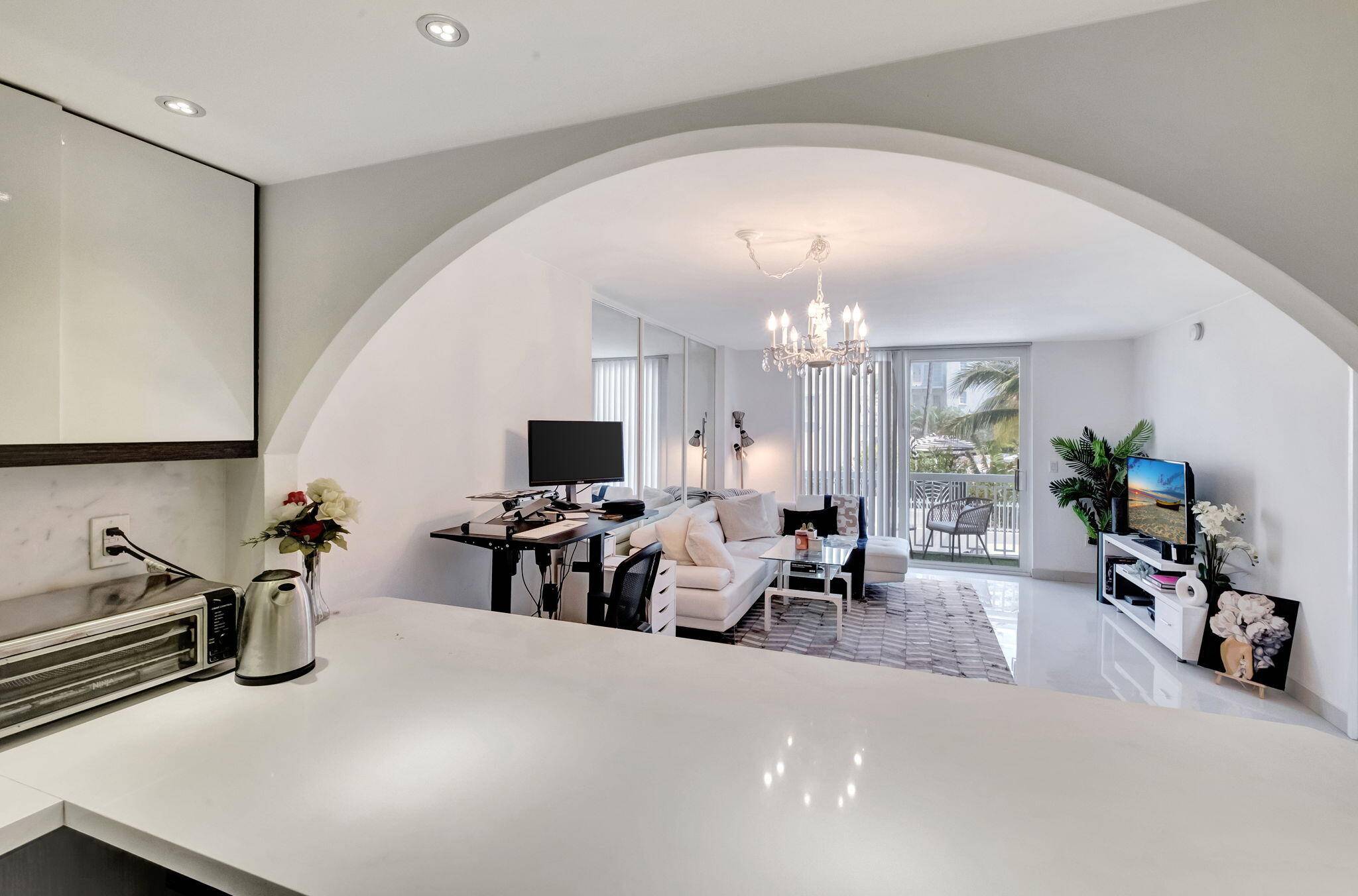 Miami Beach, FL 33139,401 Ocean DR 220