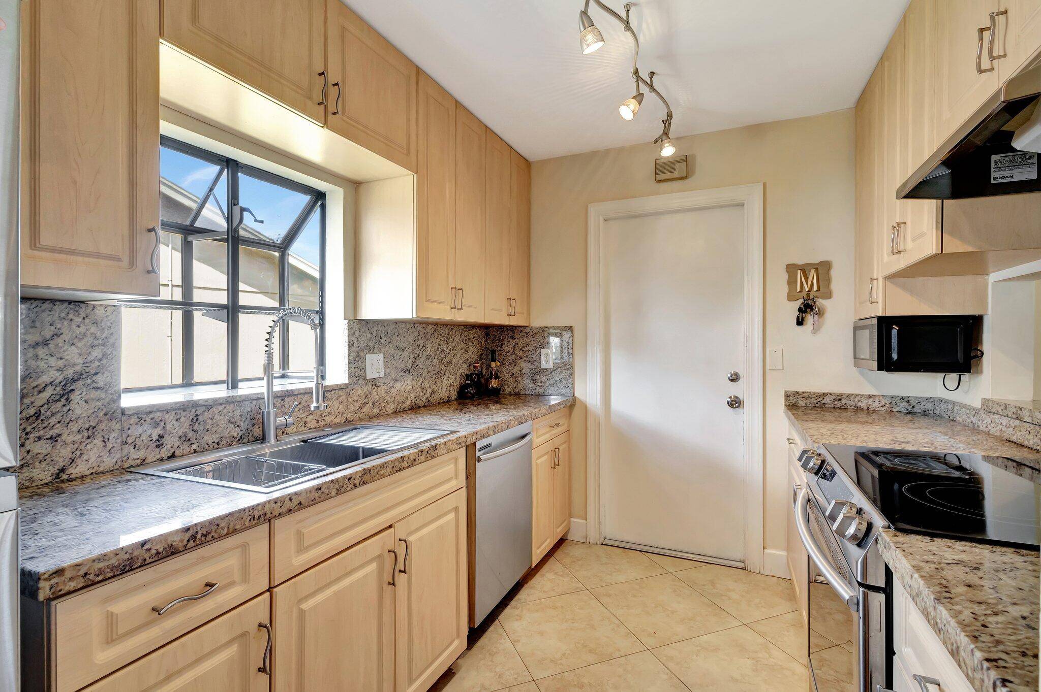 West Palm Beach, FL 33417,4075 Clearview Ter TER