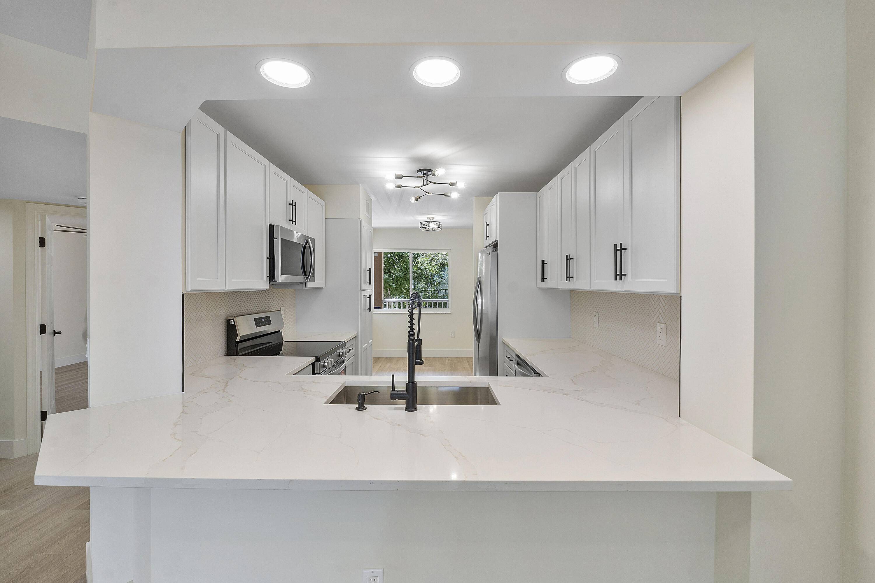 Tamarac, FL 33321,9575 Weldon CIR C313