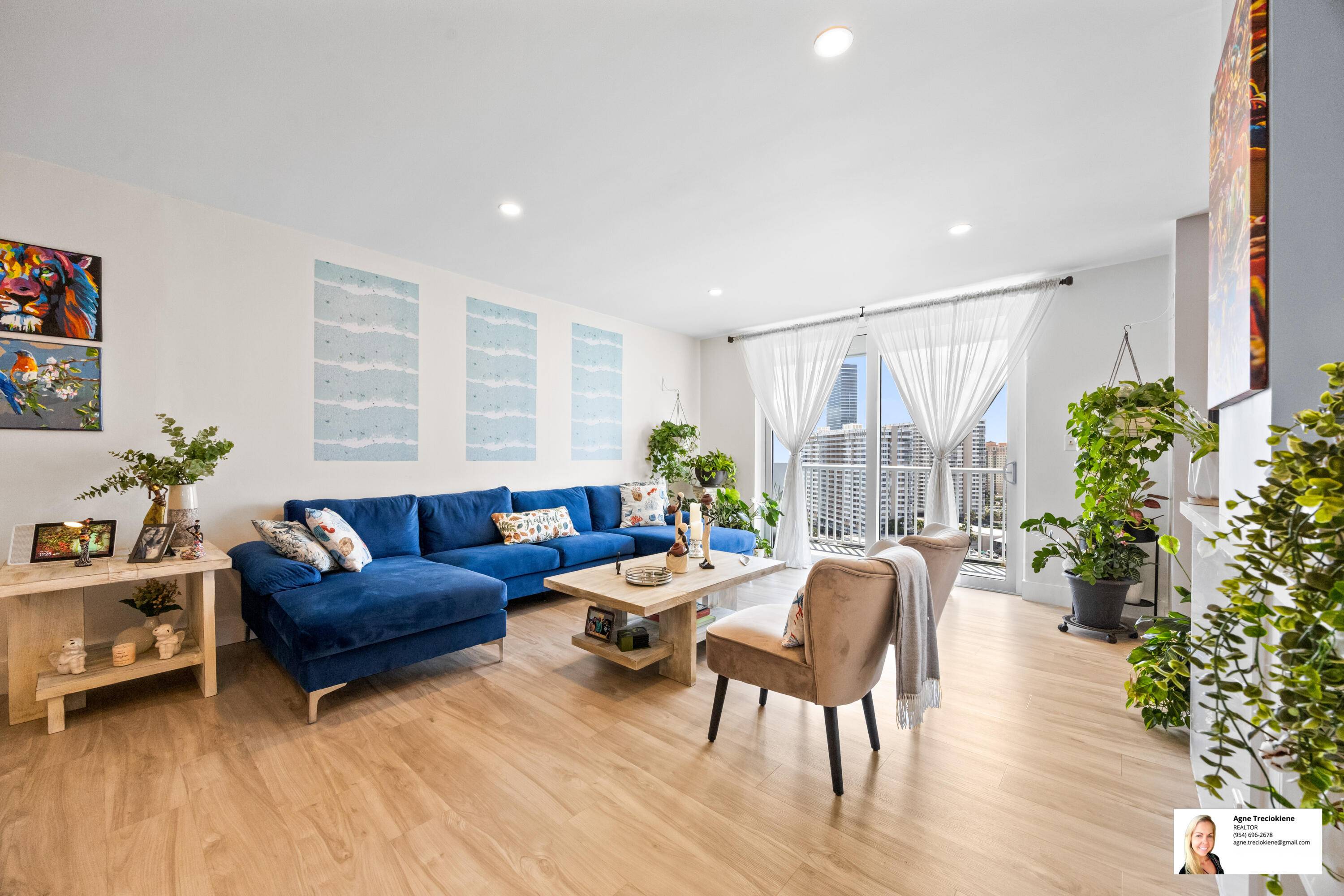 Hallandale Beach, FL 33009,137 Golden Isles DR 1605