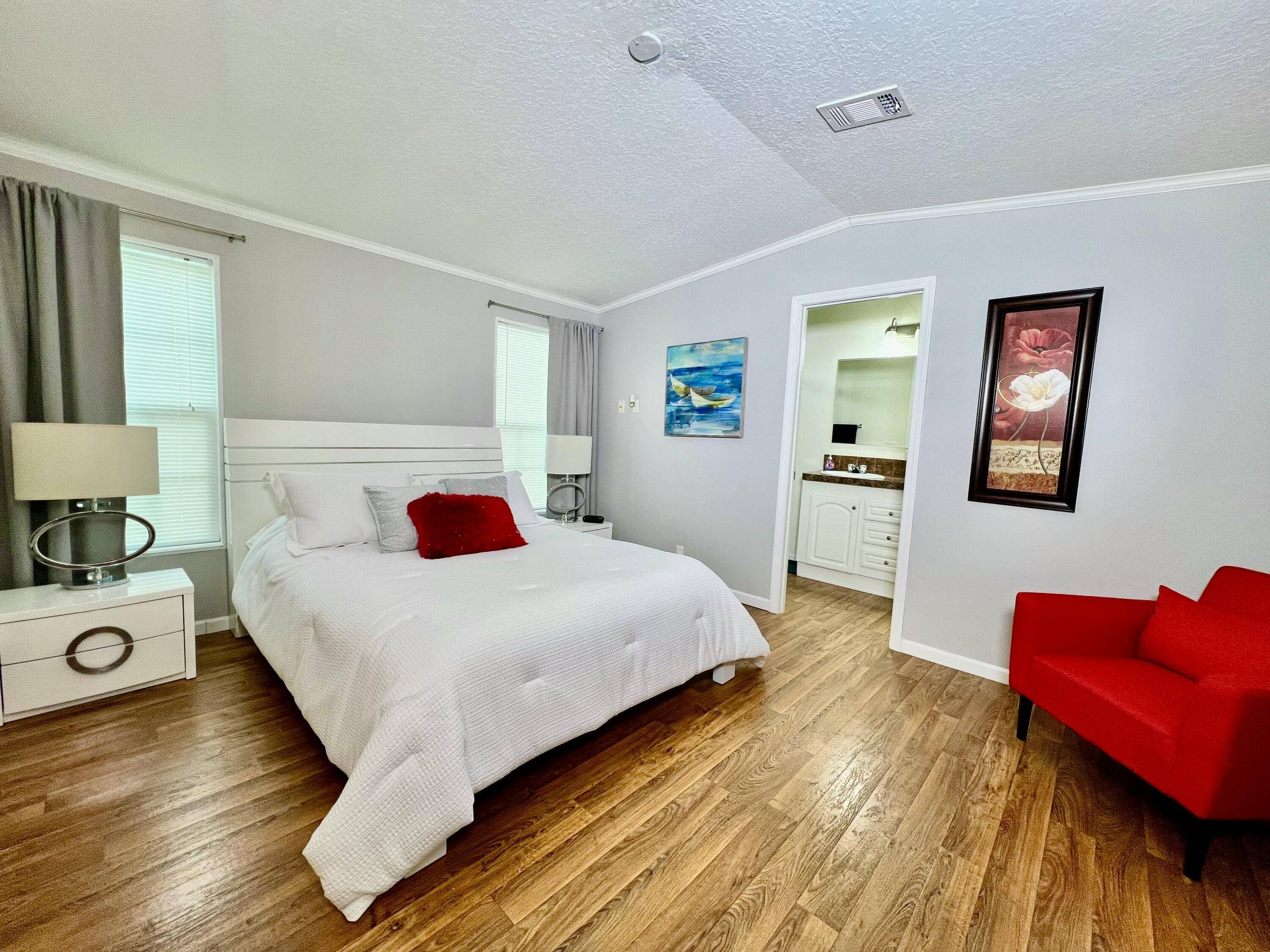 Deerfield Beach, FL 33442,309 Hibiscus DR