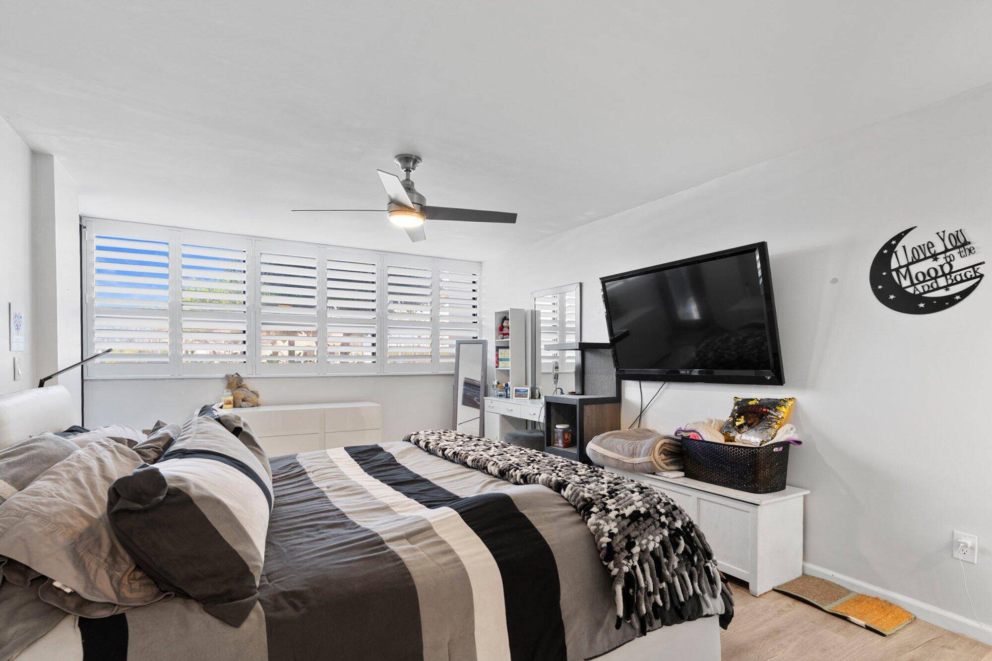 Boca Raton, FL 33487,899 Jeffery ST 112