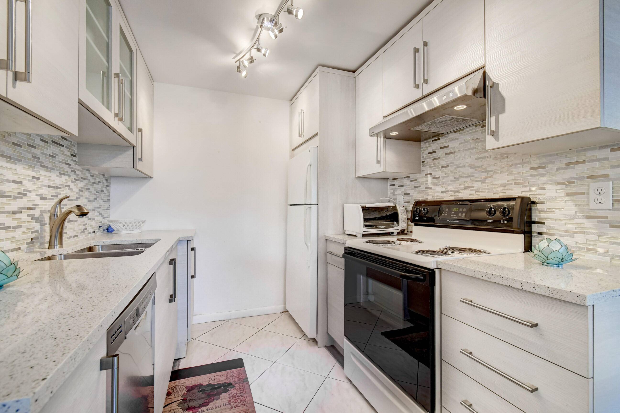 Boca Raton, FL 33434,2070 Guildford D