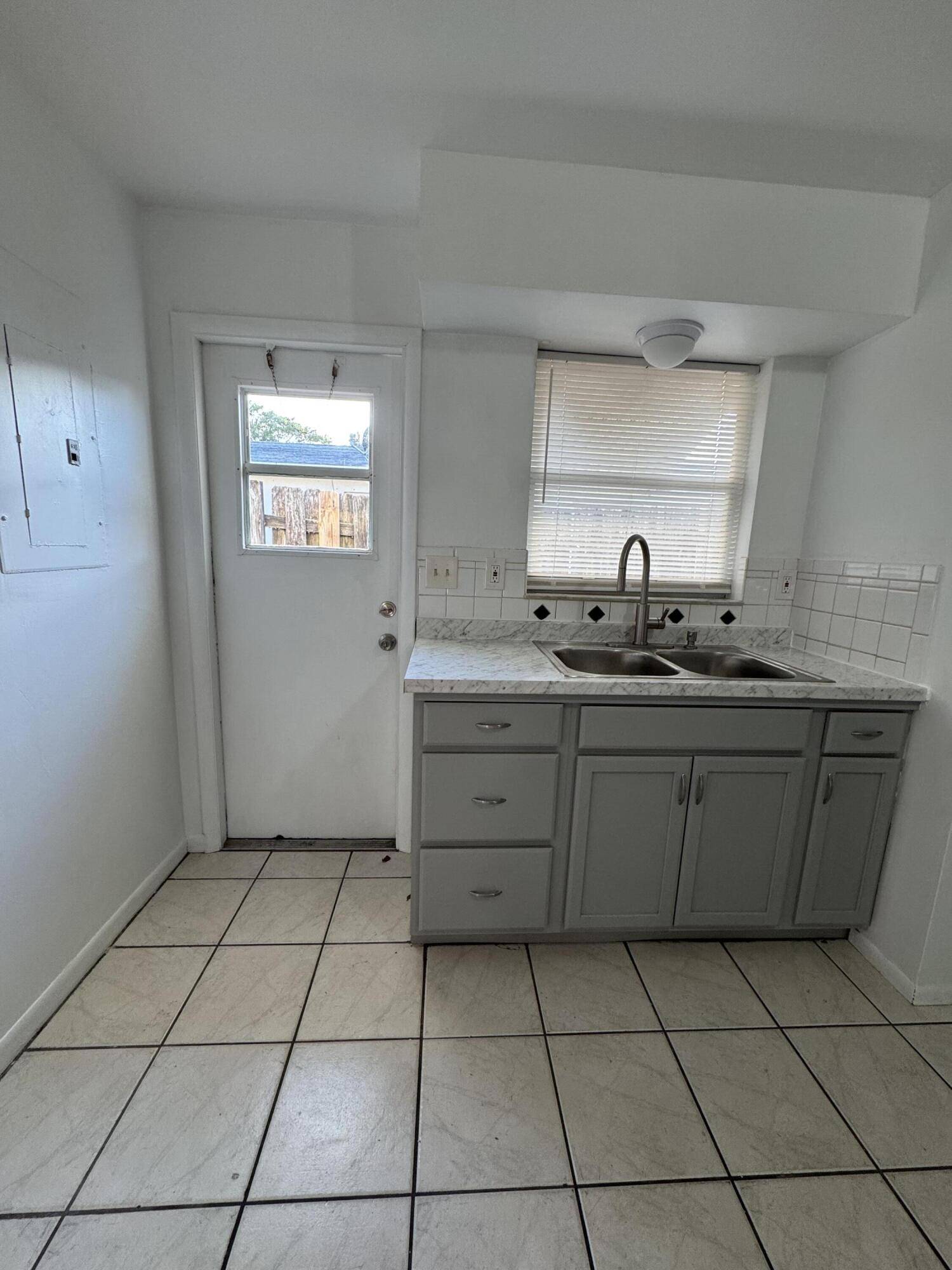 Lantana, FL 33462,706 W Mango ST 2