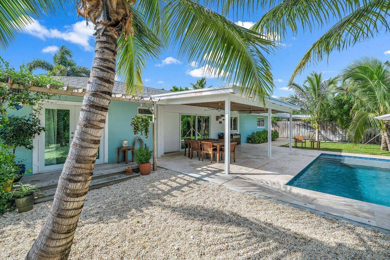Tequesta, FL 33469,356 Mars AVE