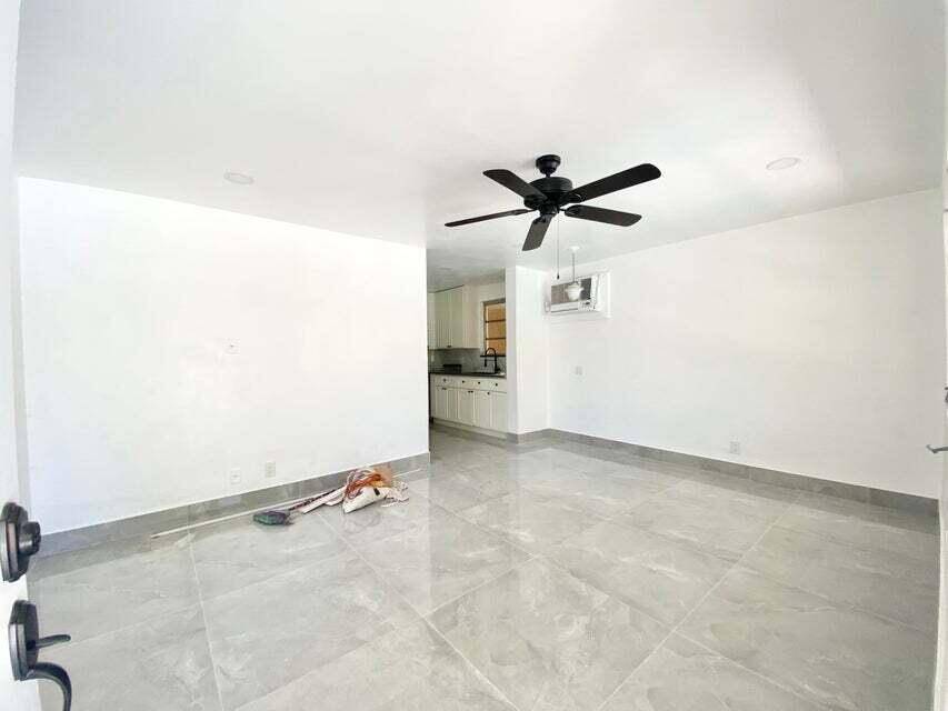 Oakland Park, FL 33334,660 NE 34th CT 3