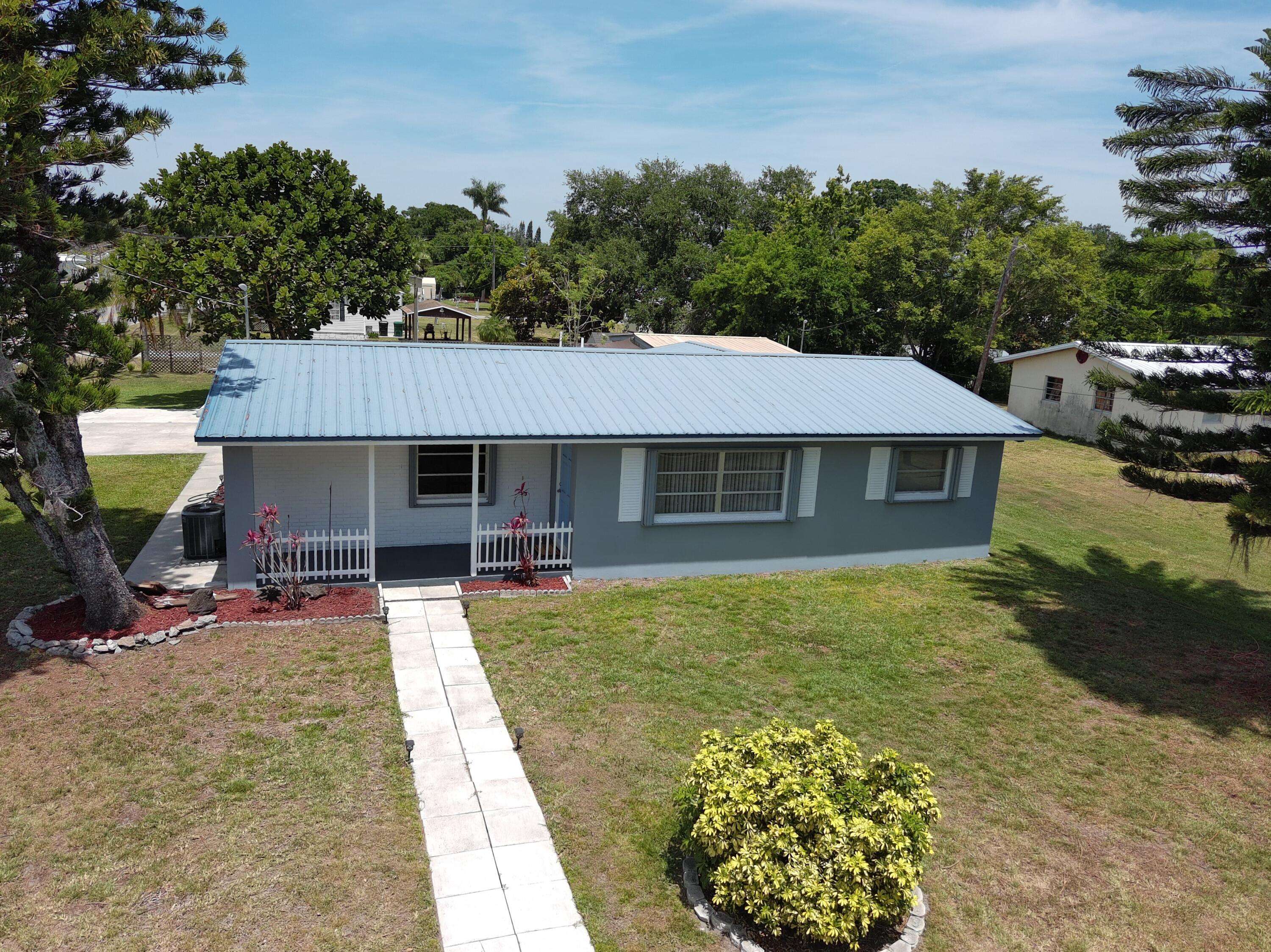 Okeechobee, FL 34974,3007 SE 34th CT