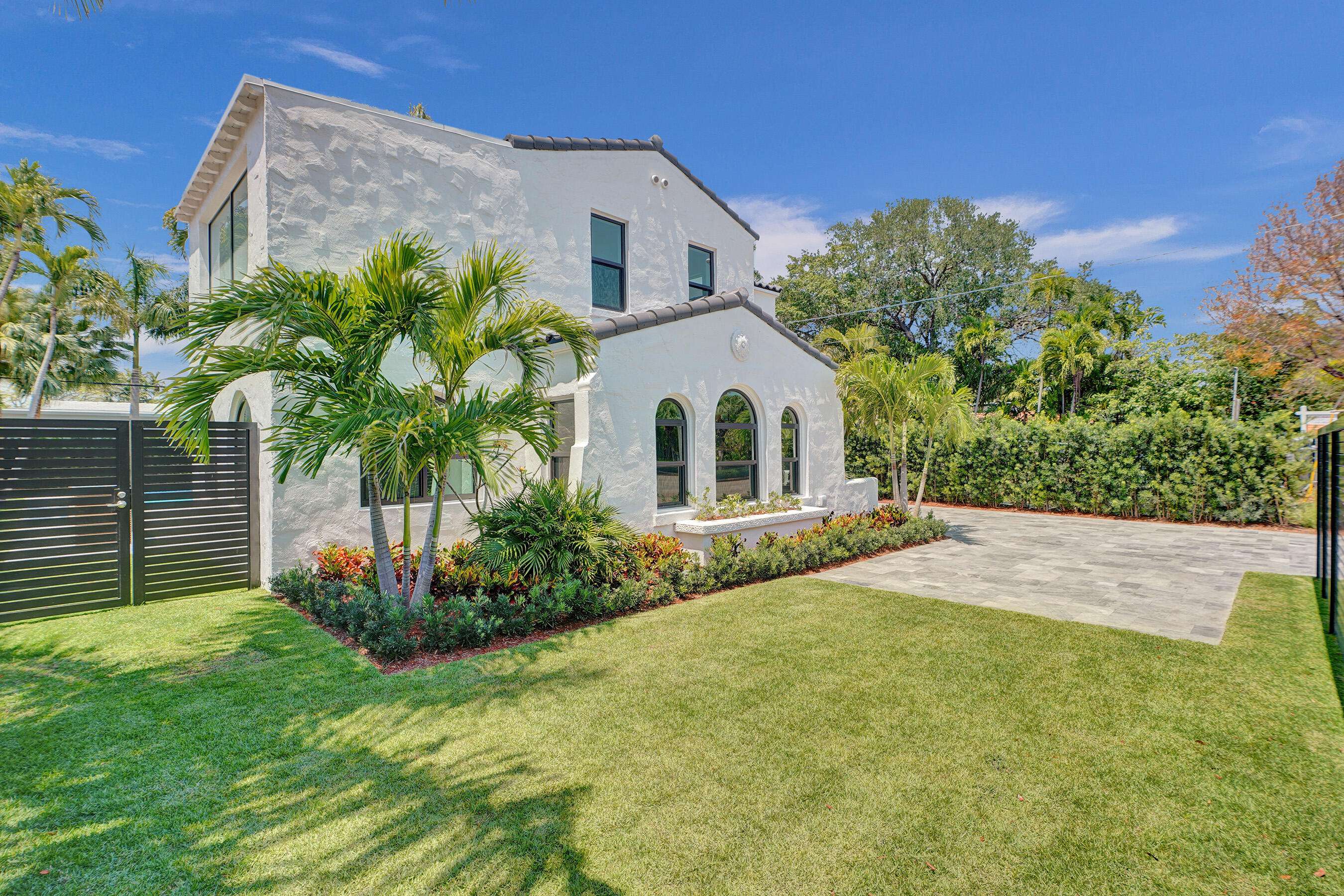 Miami Beach, FL 33140,5832 Alton RD