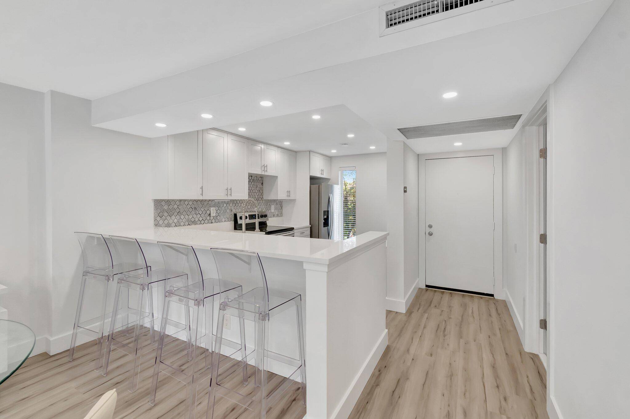Boca Raton, FL 33432,15 Royal Palm WAY 2060