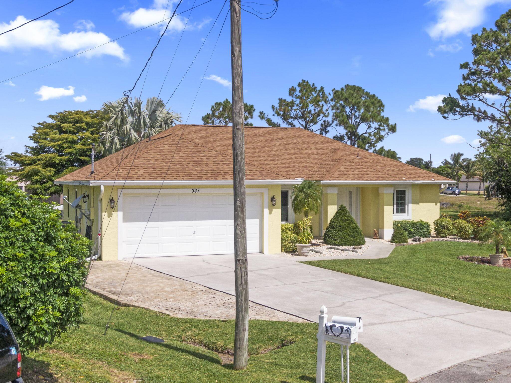 Port Saint Lucie, FL 34953,541 SW Saturn CT