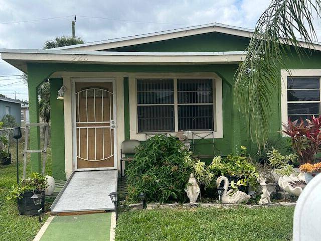 Riviera Beach, FL 33404,925 W 3rd ST