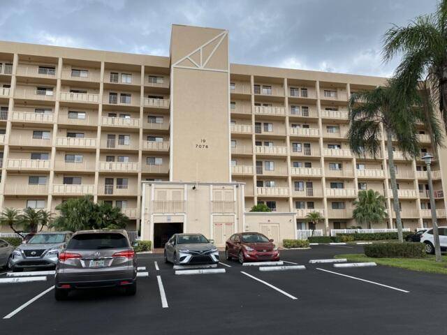 Delray Beach, FL 33446,7076 Huntington LN 805
