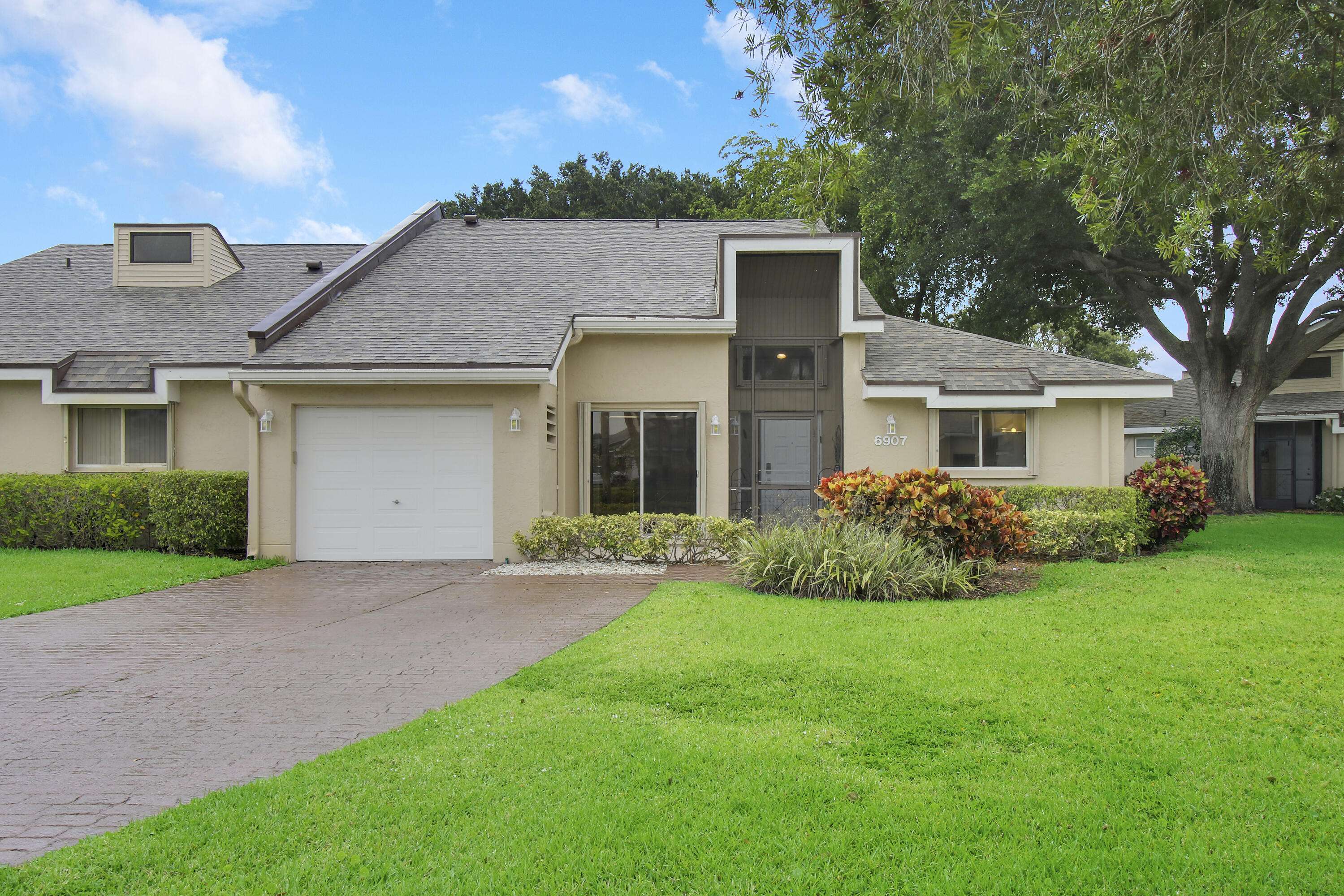 Lake Worth, FL 33467,6907 Fountains CIR