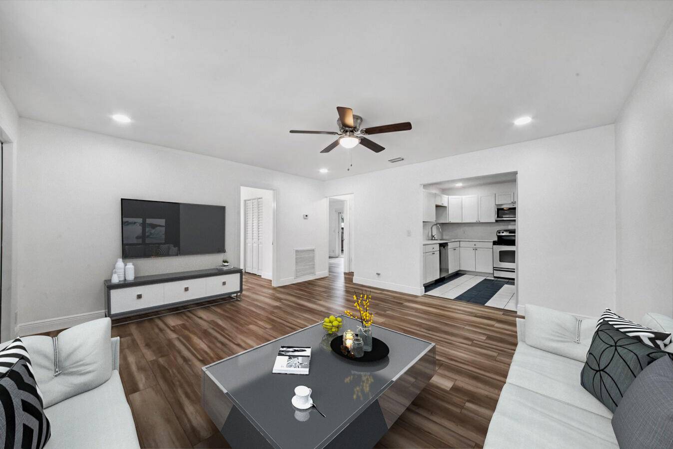 Lantana, FL 33462,526 W Perry ST A