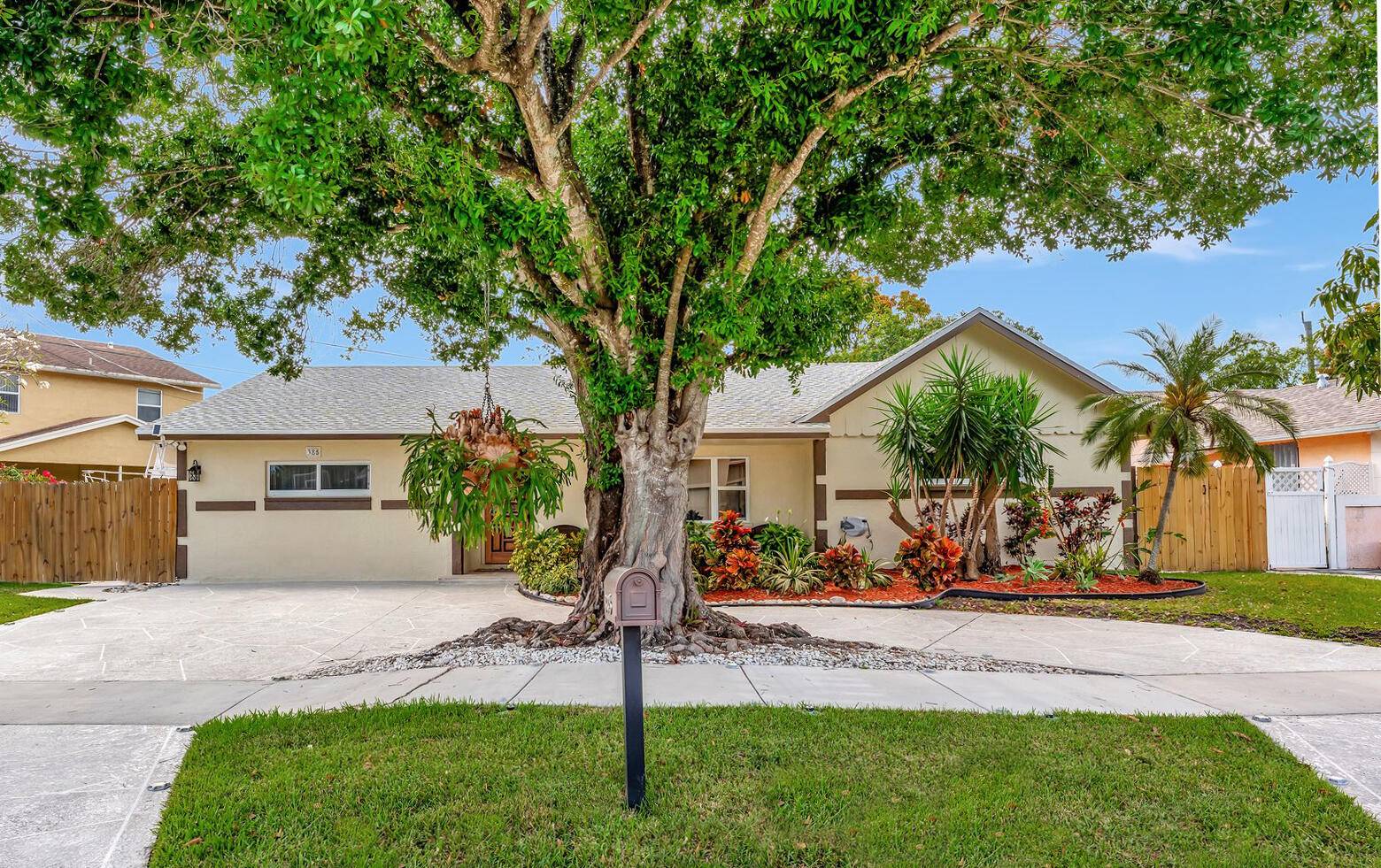 Deerfield Beach, FL 33442,385 SW 31 AVE