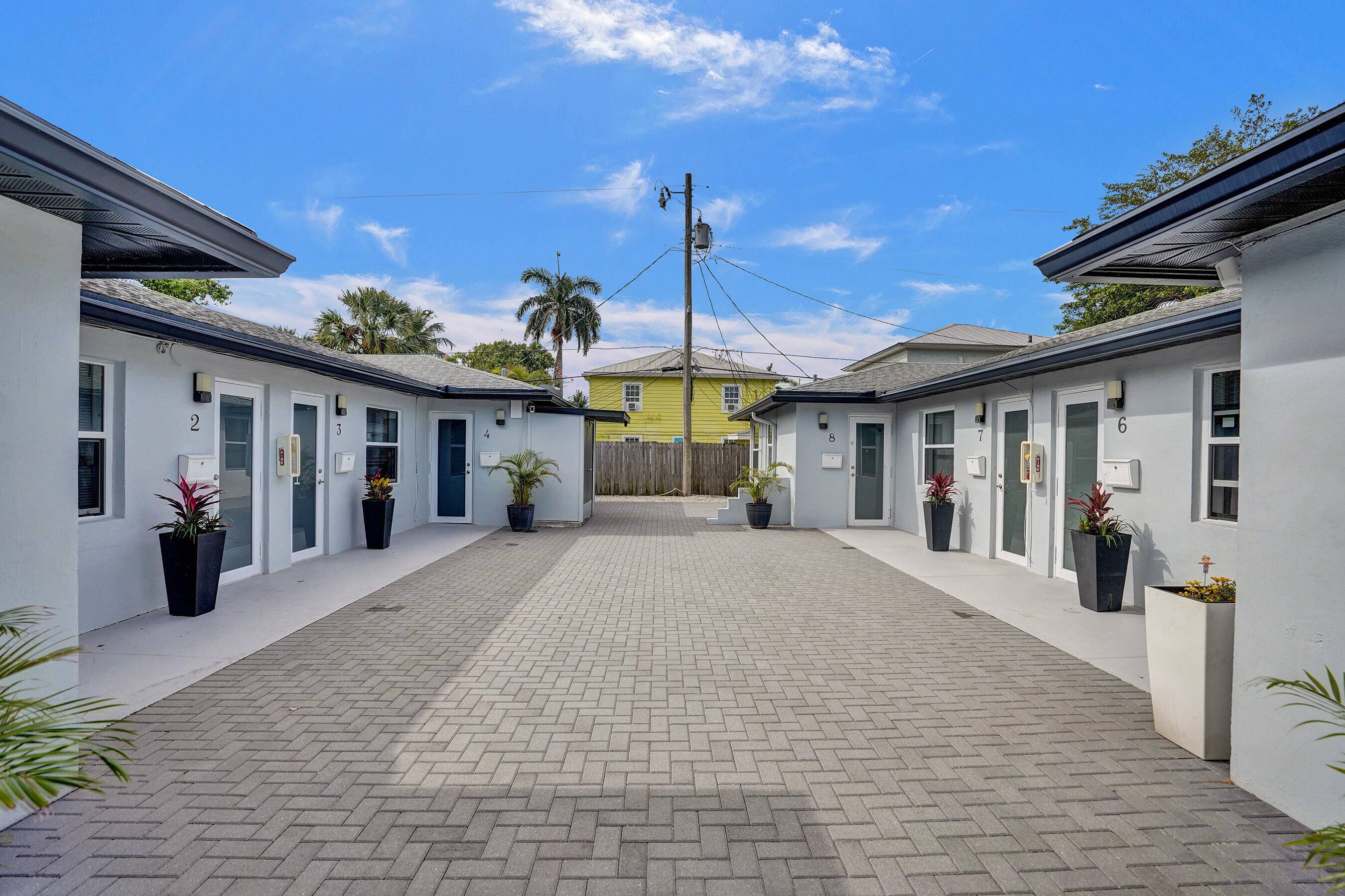 West Palm Beach, FL 33405,220 Walton BLVD