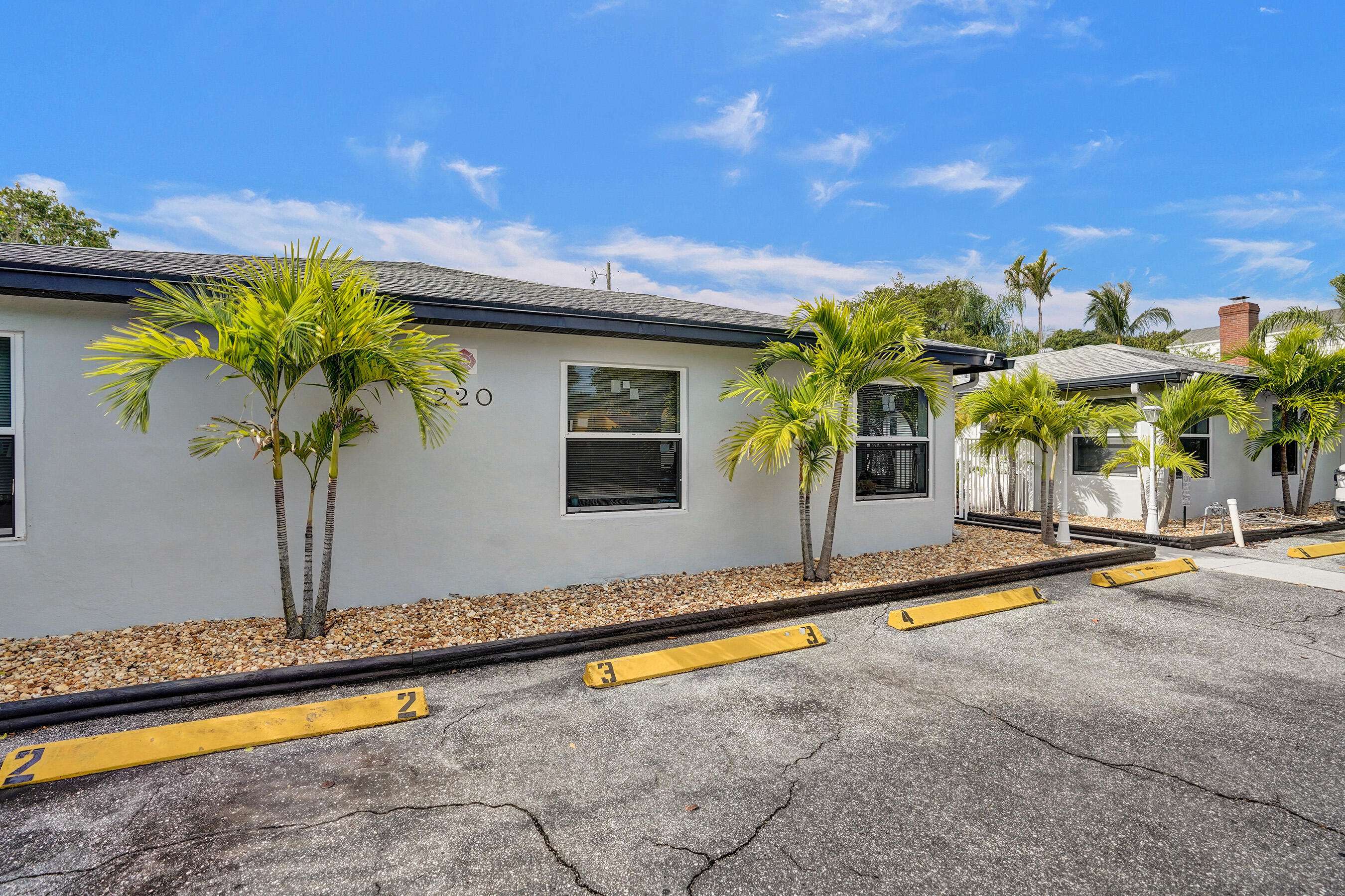 West Palm Beach, FL 33405,220 Walton BLVD