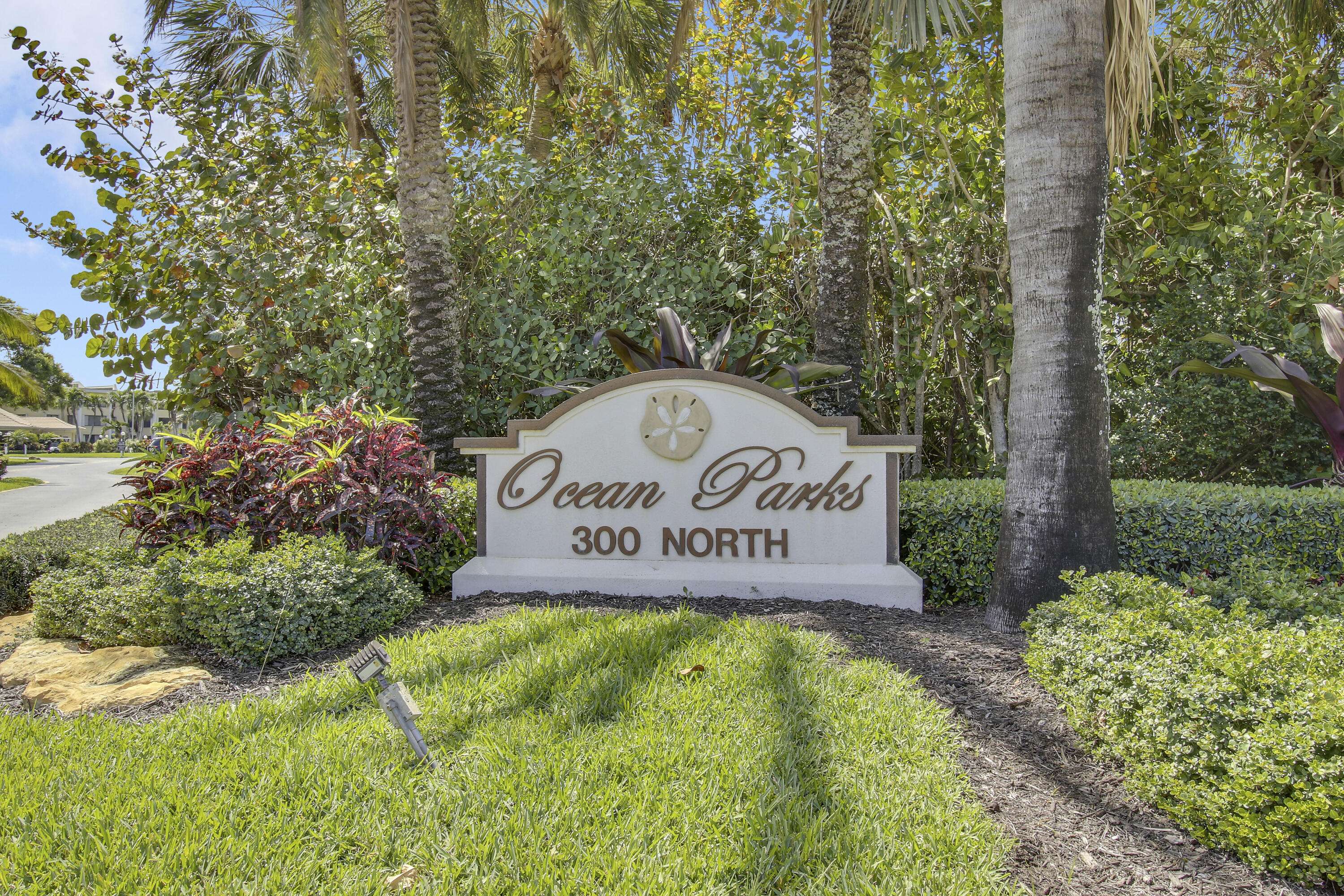 Jupiter, FL 33477,300 N A1a 205j
