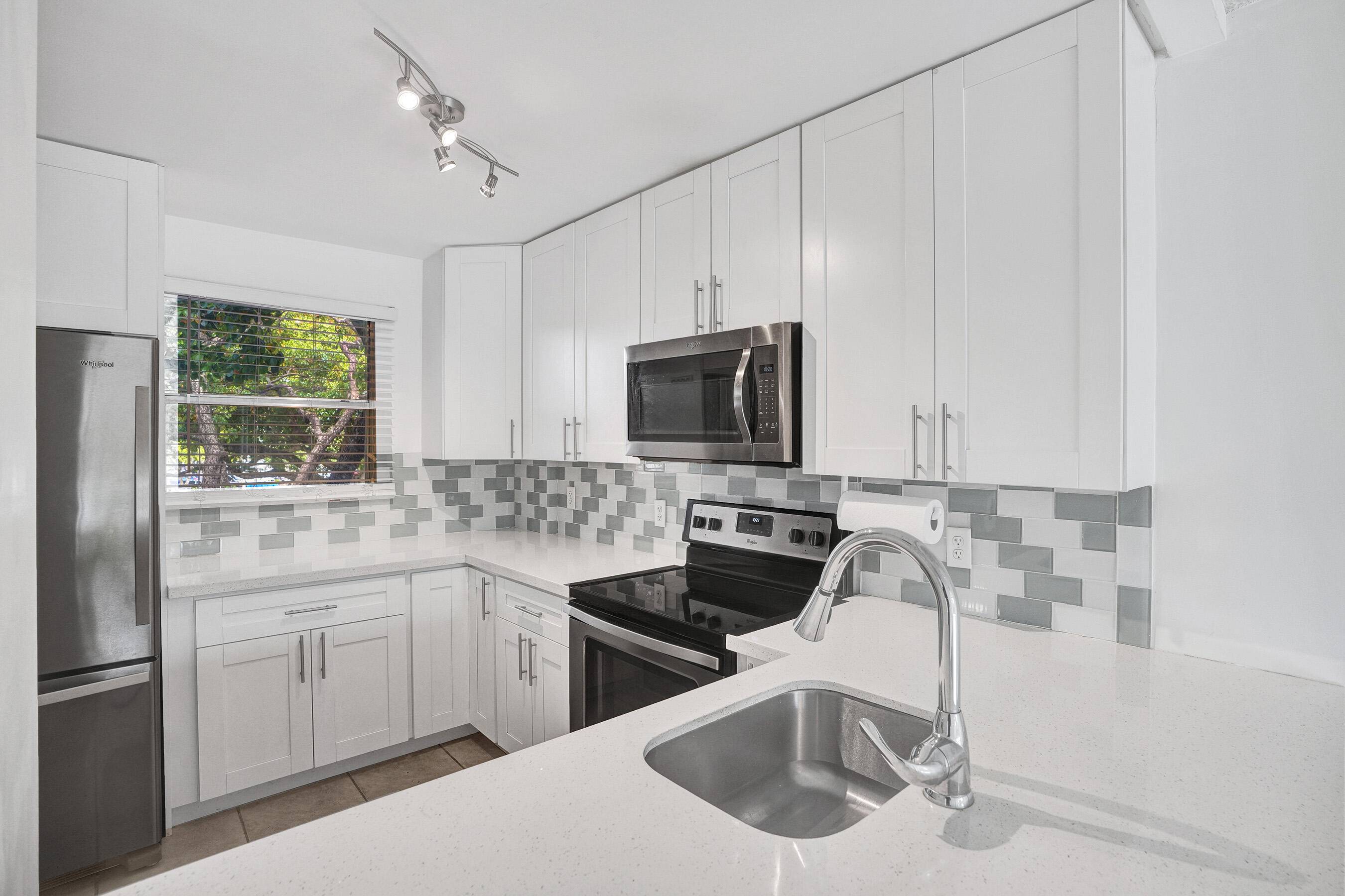 Oakland Park, FL 33309,105 Royal Park DR 3d
