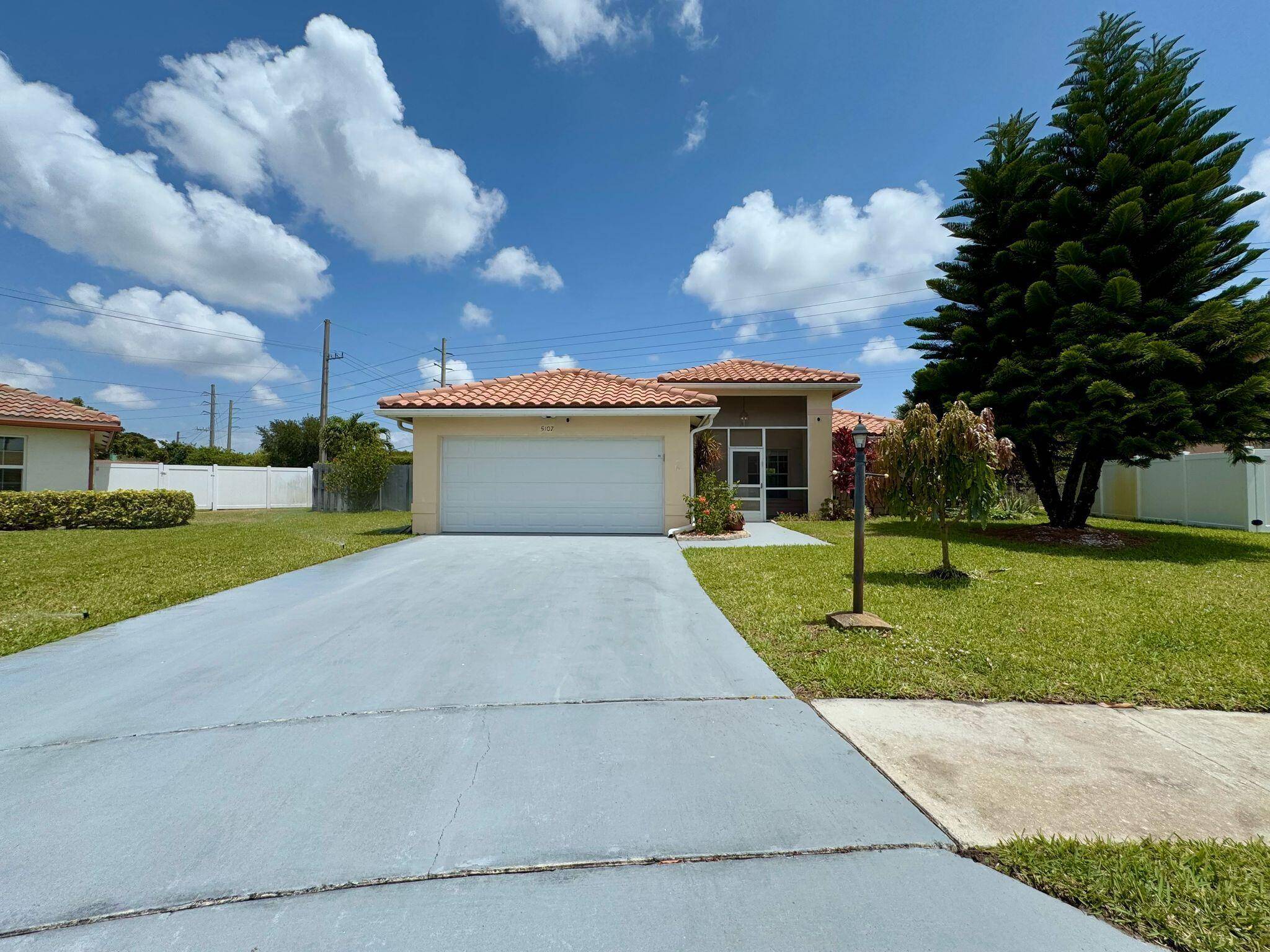 Boynton Beach, FL 33472,5107 Rosen BLVD