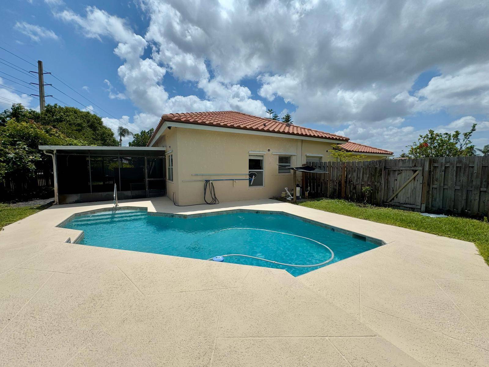 Boynton Beach, FL 33472,5107 Rosen BLVD