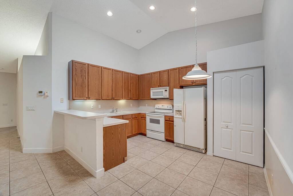 Boynton Beach, FL 33472,8466 Logia CIR