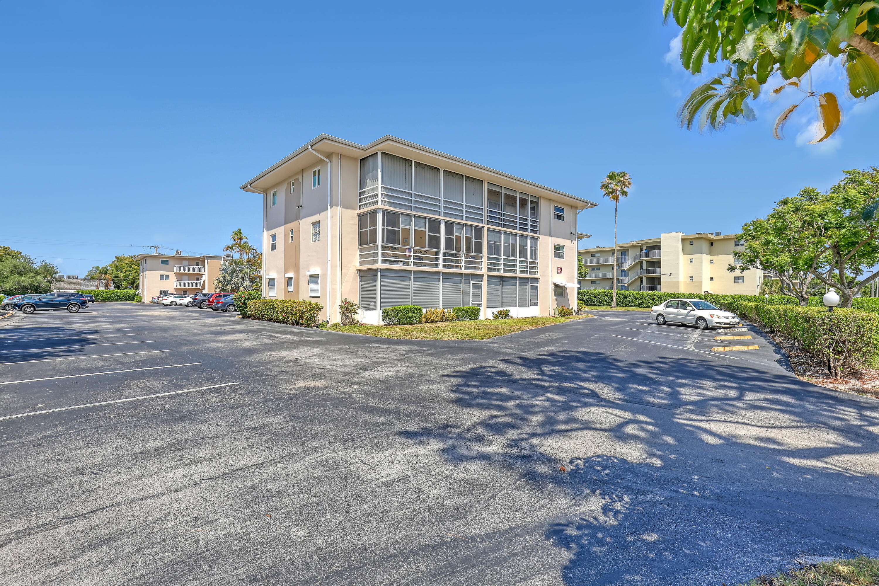 Lake Worth, FL 33461,2581 N Garden DR 107