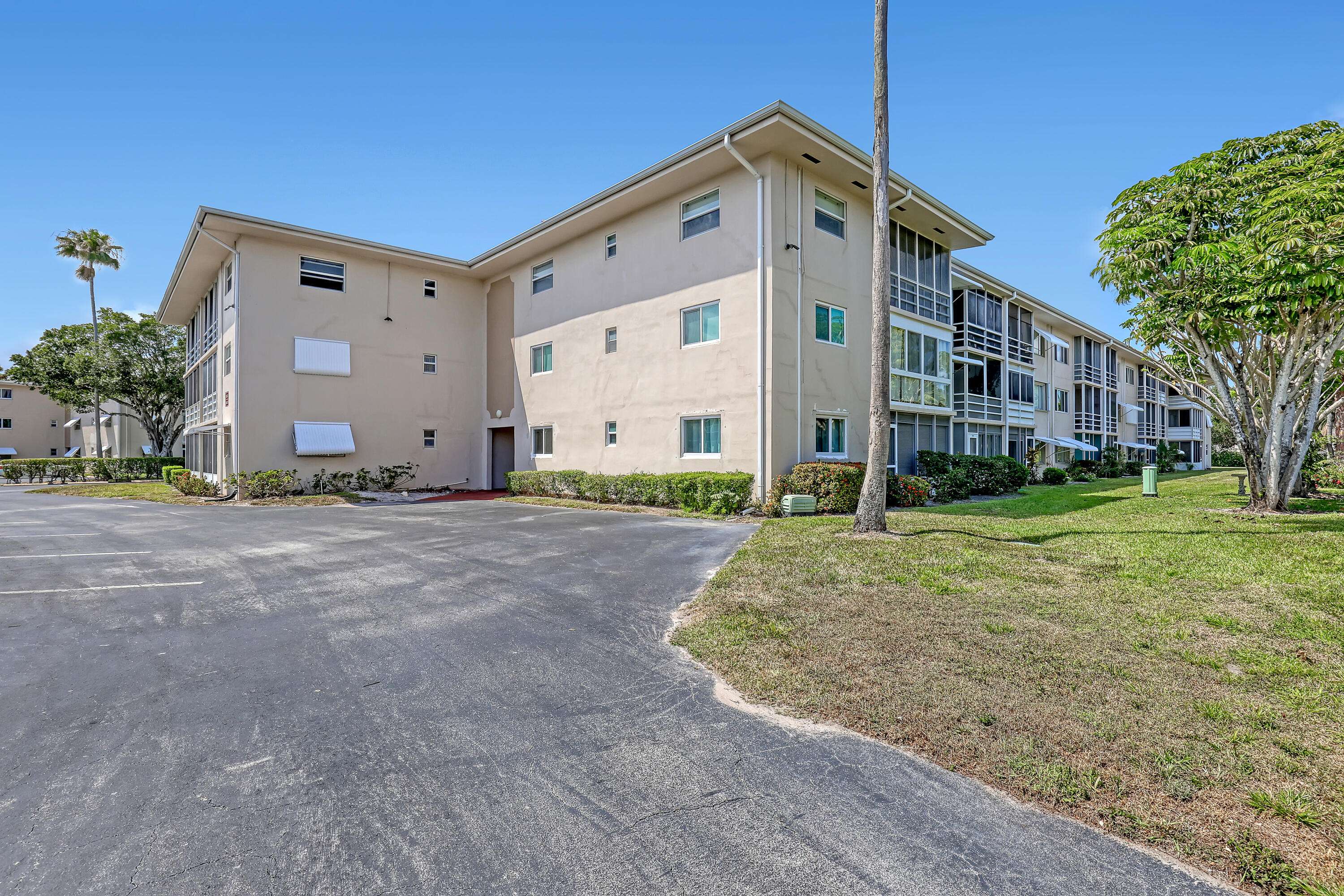 Lake Worth, FL 33461,2581 N Garden DR 107