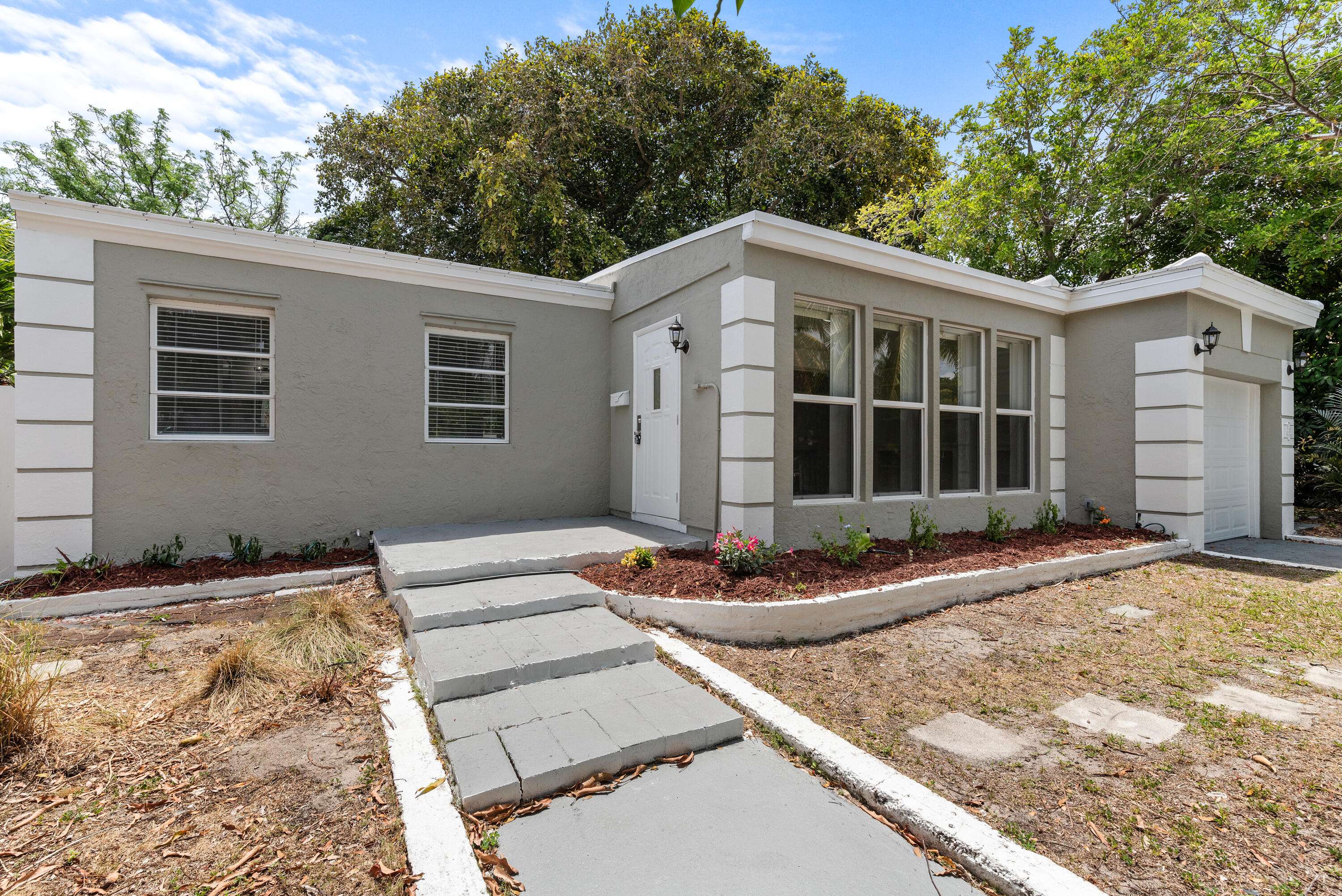 West Palm Beach, FL 33407,518 39th ST