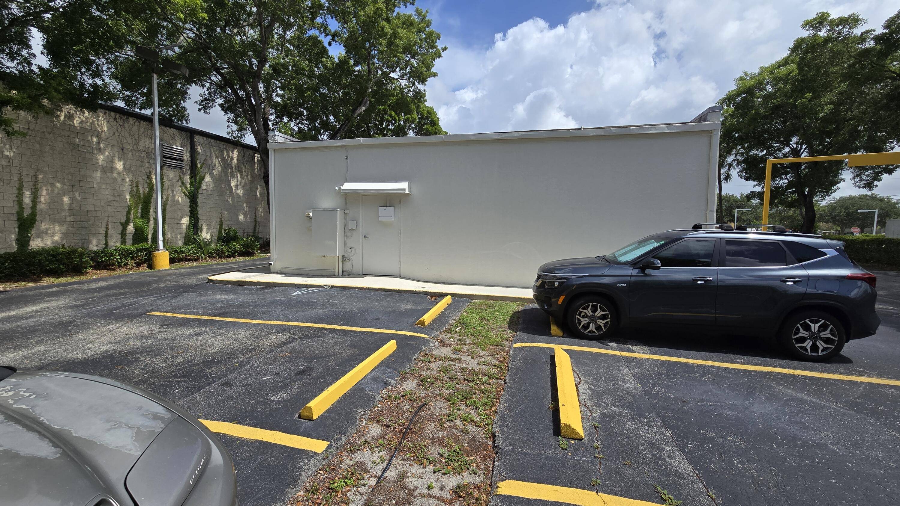 Lauderhill, FL 33319,7020 W Commercial BLVD