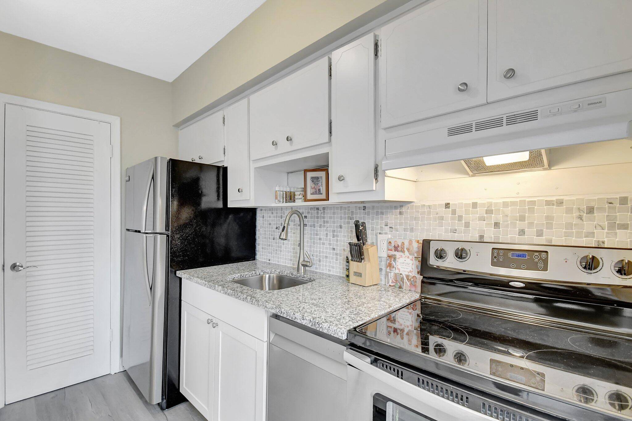 Lighthouse Point, FL 33064,2131 NE 42nd CT 107e