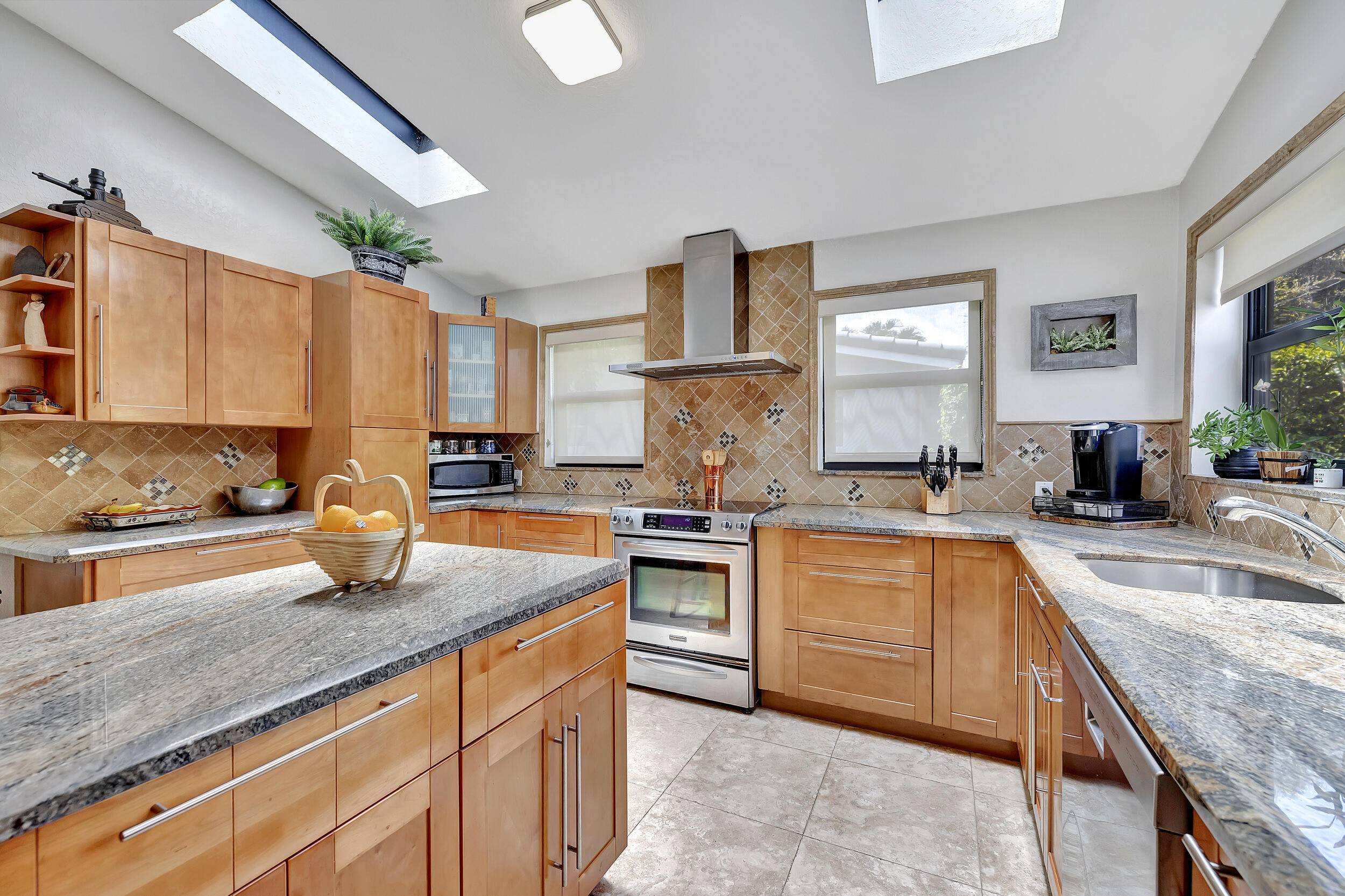 Lighthouse Point, FL 33064,2211 NE 34th CT