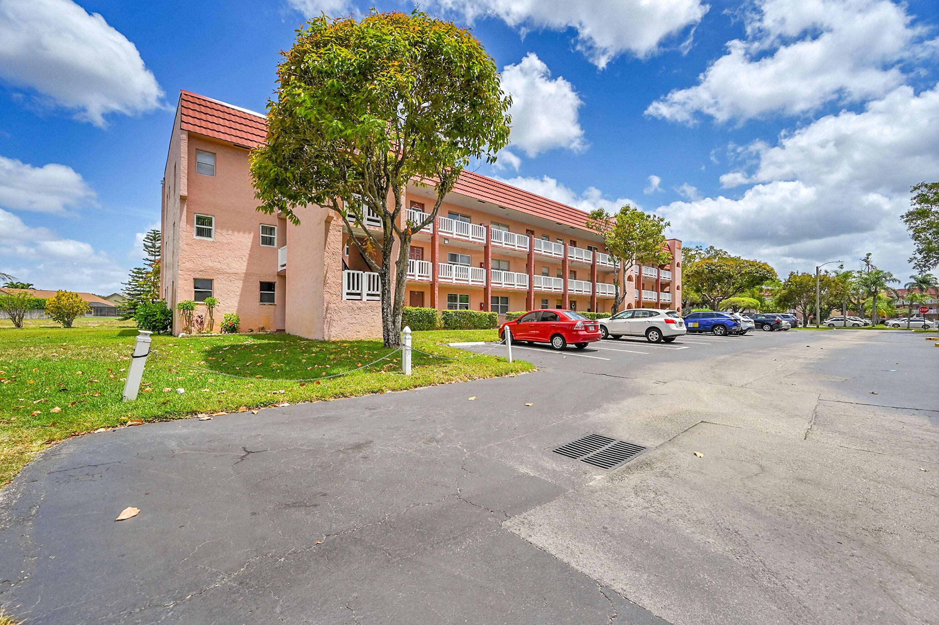 Sunrise, FL 33322,9621 Sunrise Lakes BLVD 104