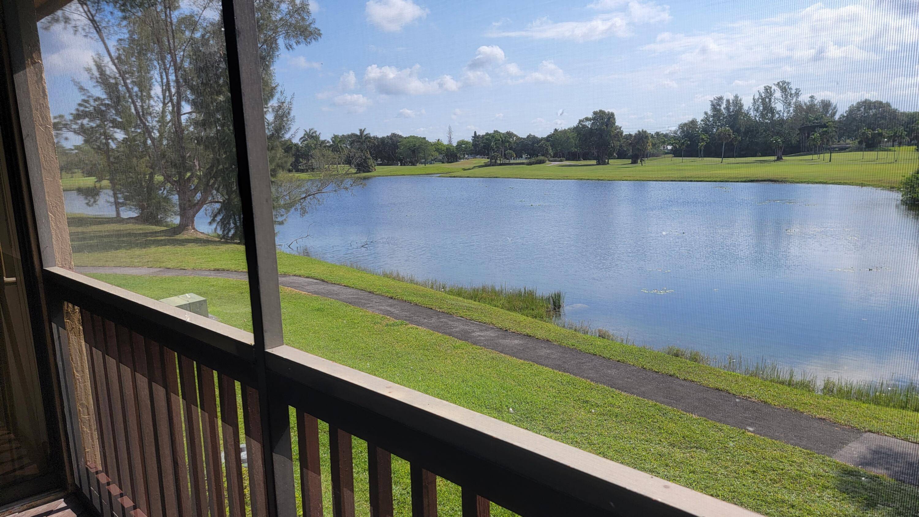 Royal Palm Beach, FL 33411,502 E Lakeview DR