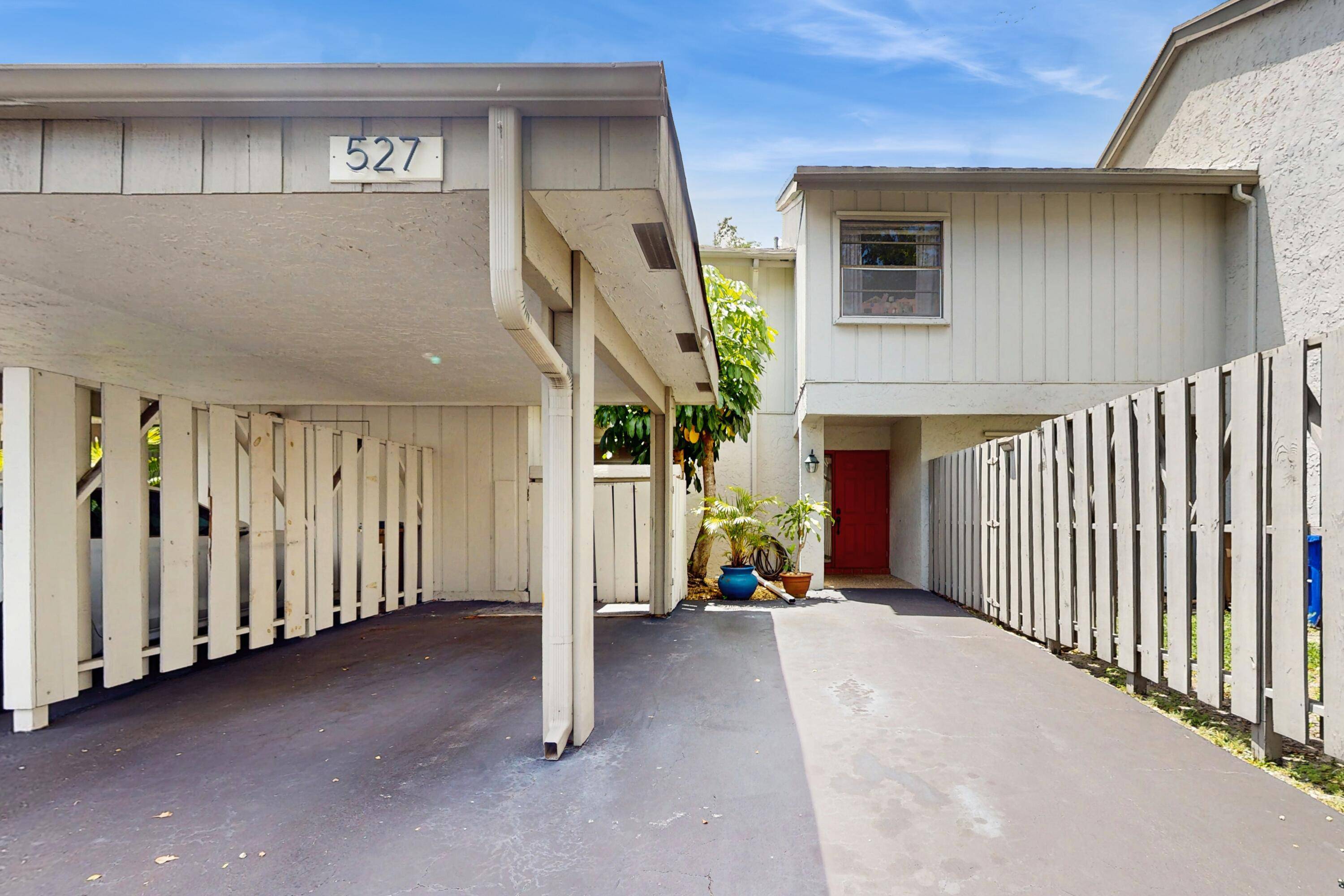 Deerfield Beach, FL 33442,527 E Deer Creek Wildwood LN