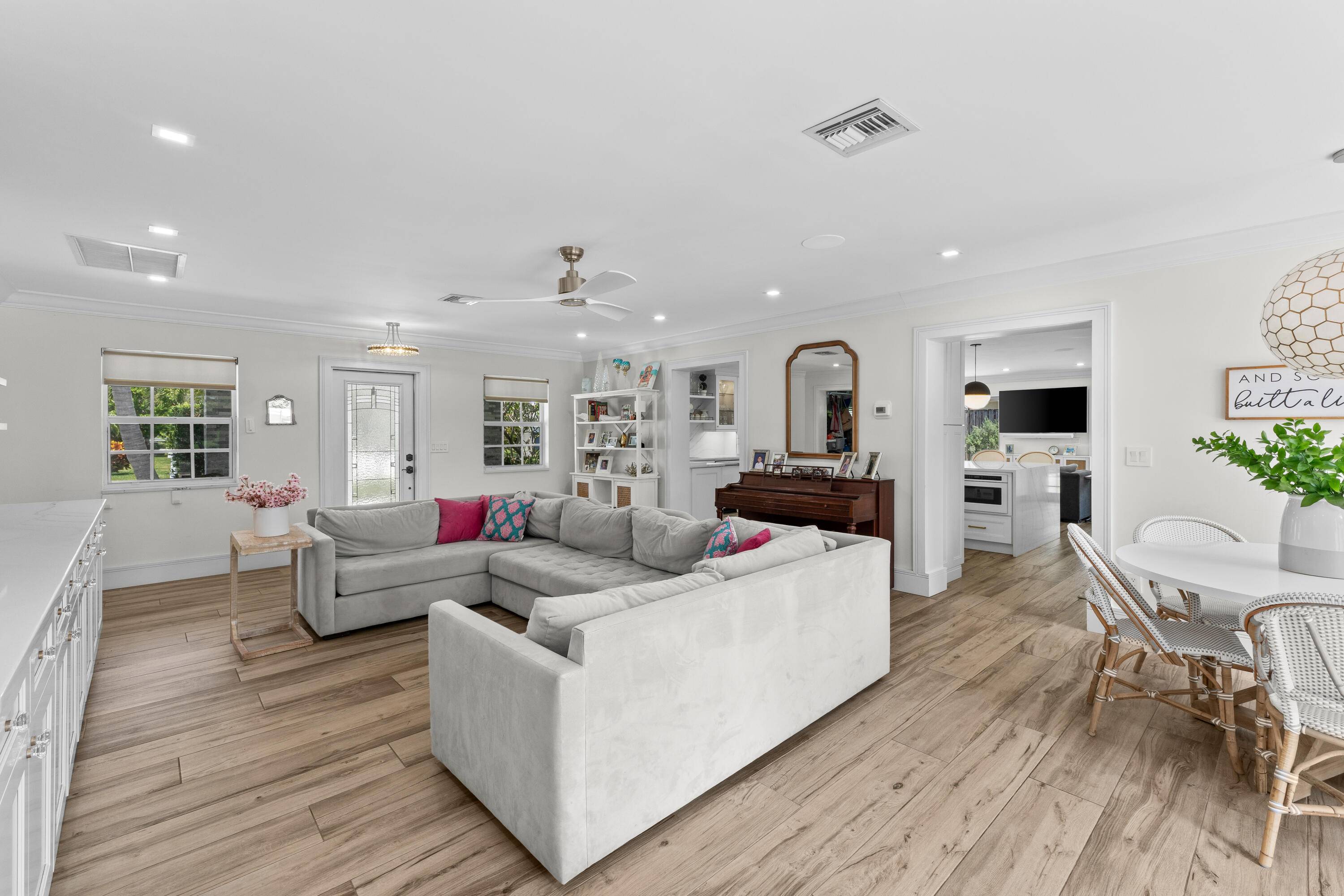 Delray Beach, FL 33483,912 Roberts RD