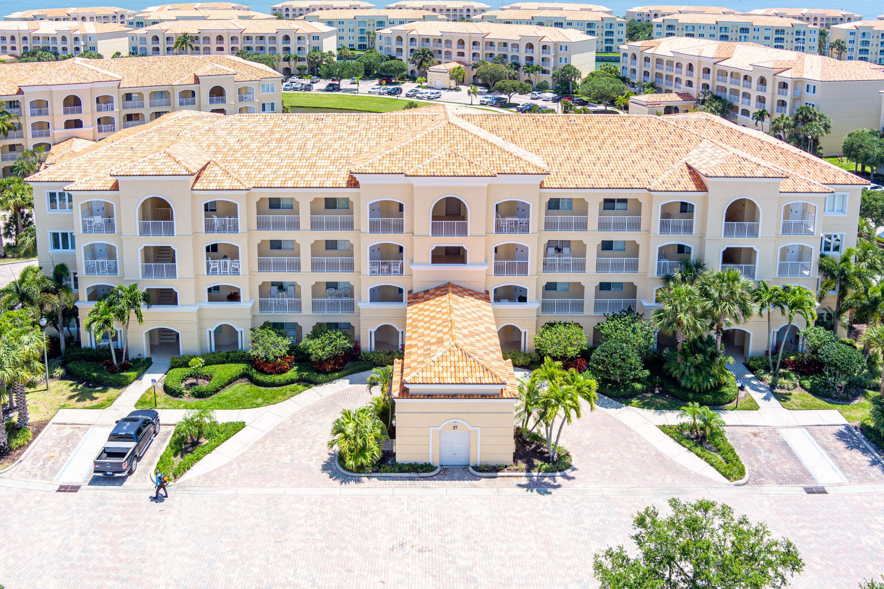Fort Pierce, FL 34949,37 E Harbour Isle DR 304