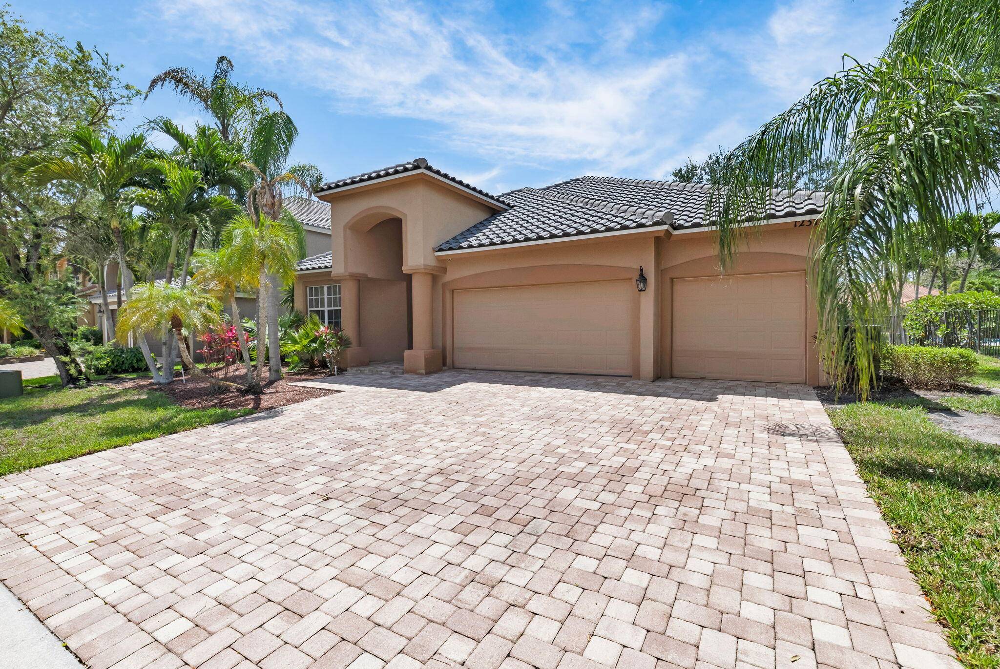 Boca Raton, FL 33428,12372 Cascades Pointe DR
