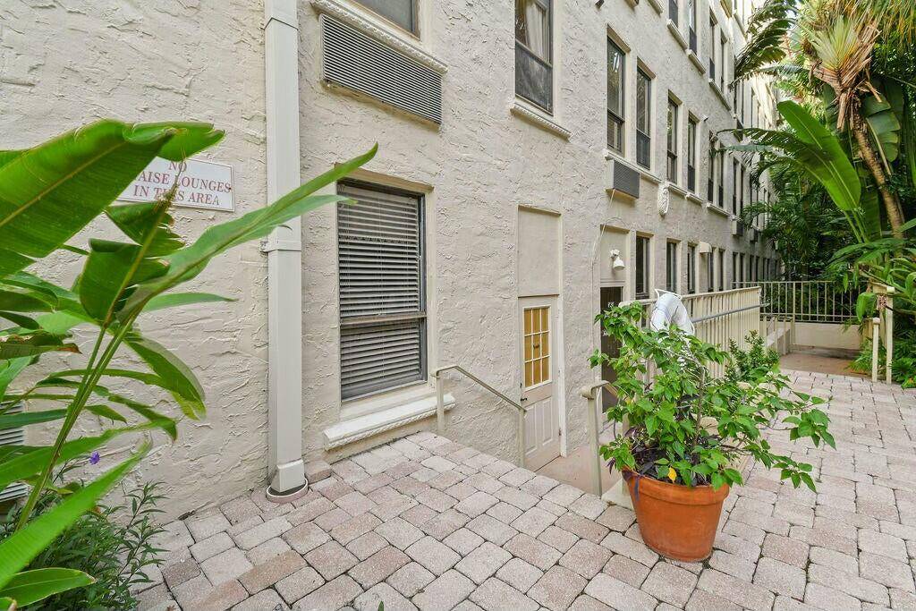 Palm Beach, FL 33480,235 Sunrise AVE 1050 & 1051