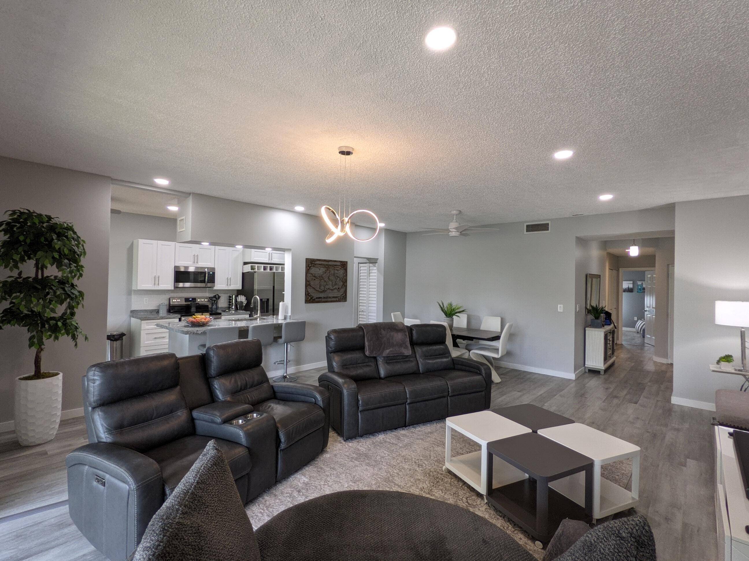 Hypoluxo, FL 33462,105 Half Moon CIR F2