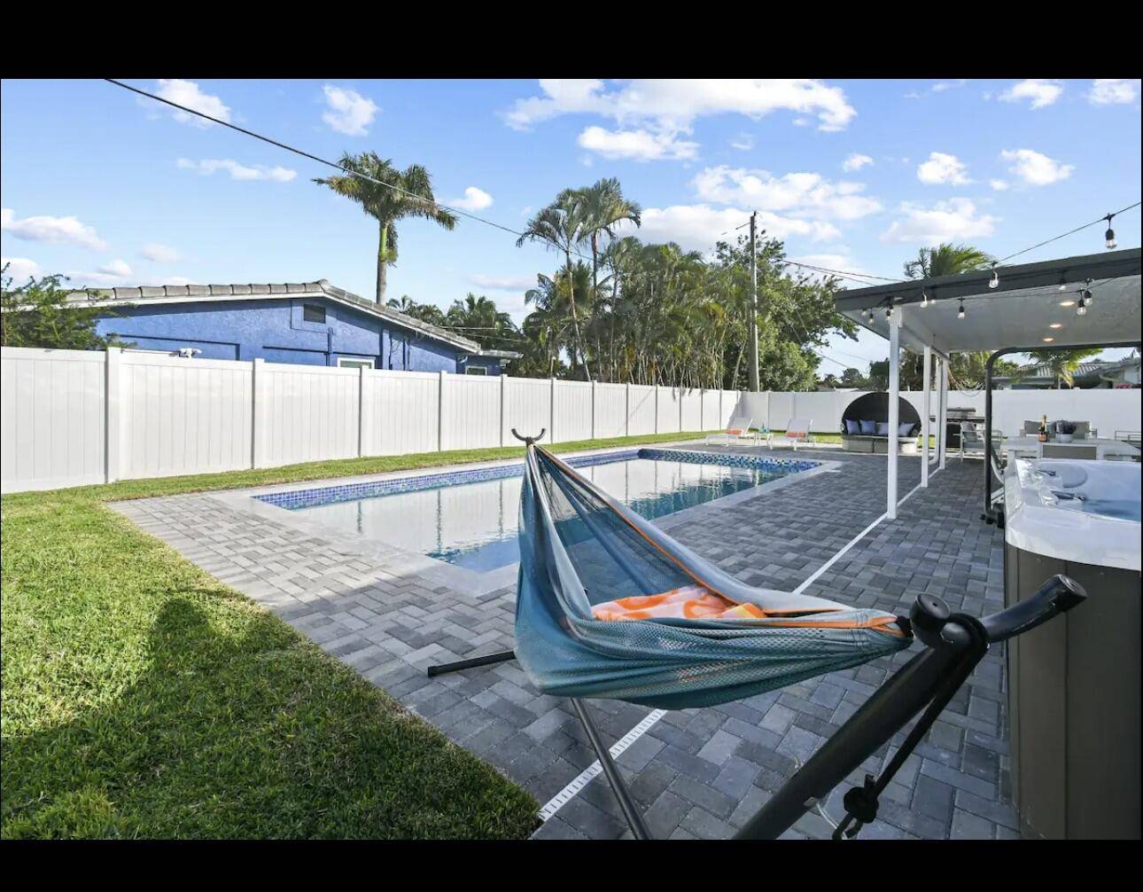 Lighthouse Point, FL 33064,5040 NE 22nd AVE