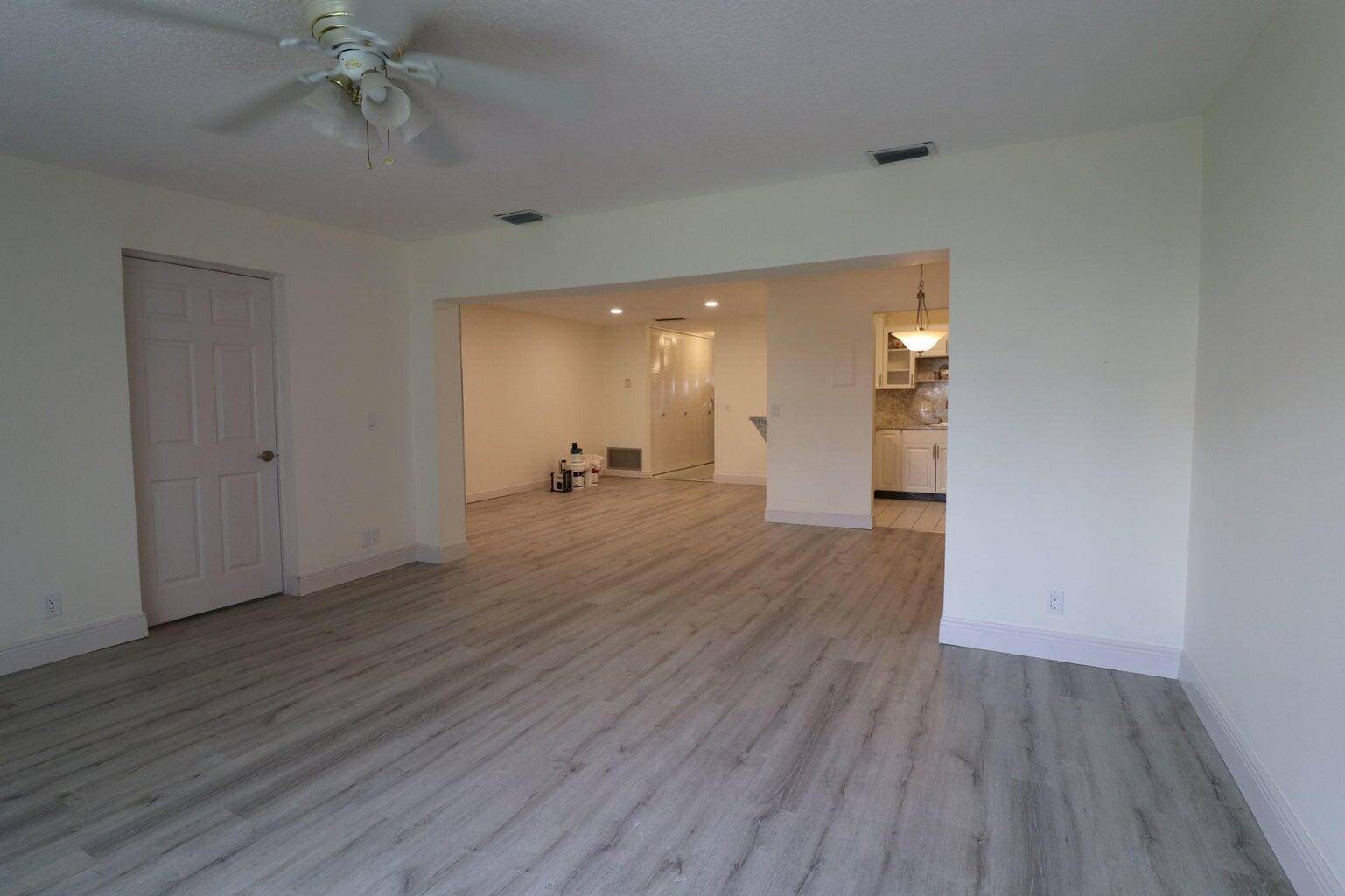 West Palm Beach, FL 33415,5800 W Fernley DR 10