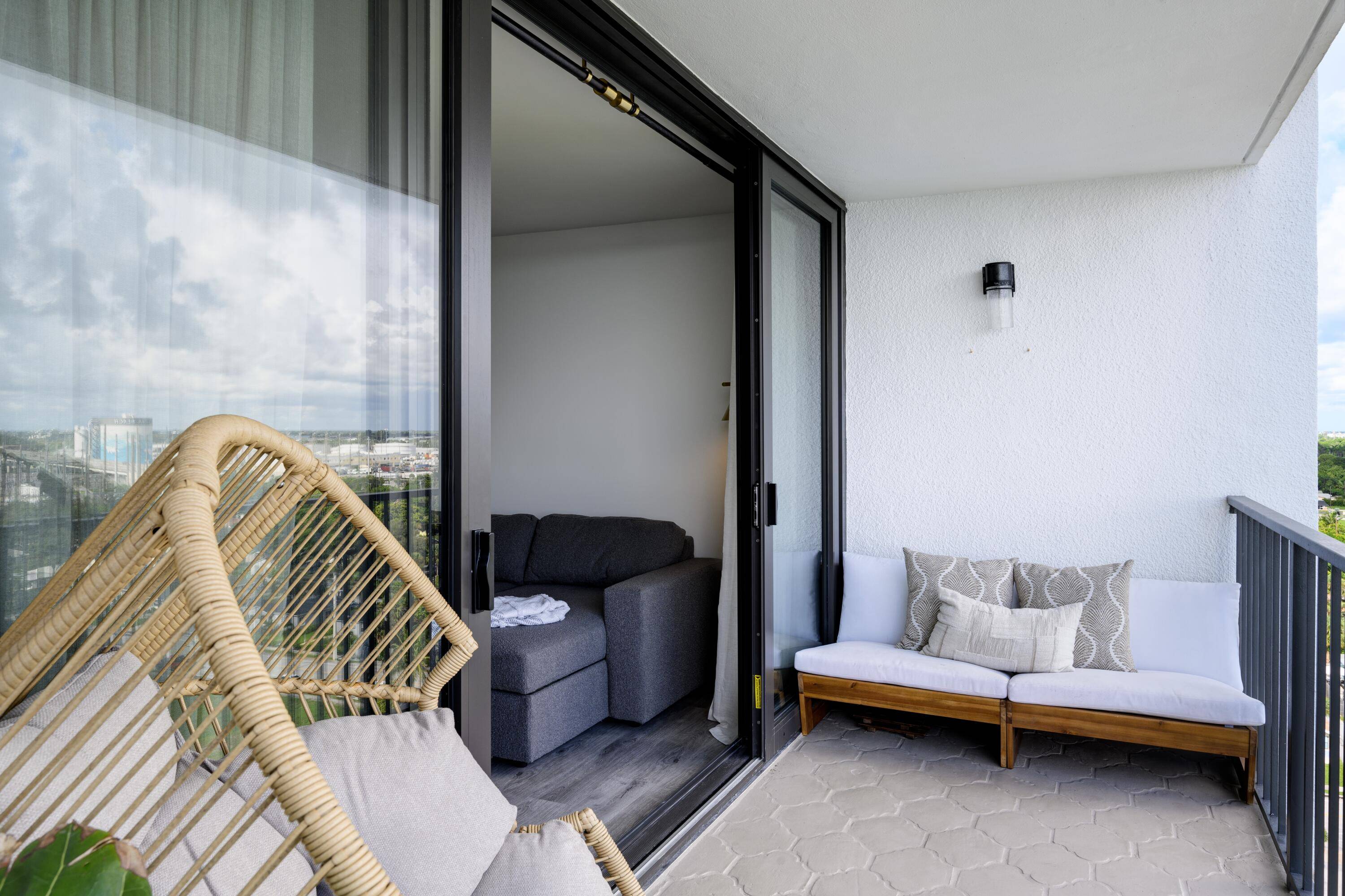 West Palm Beach, FL 33407,5600 N Flagler DR 1207