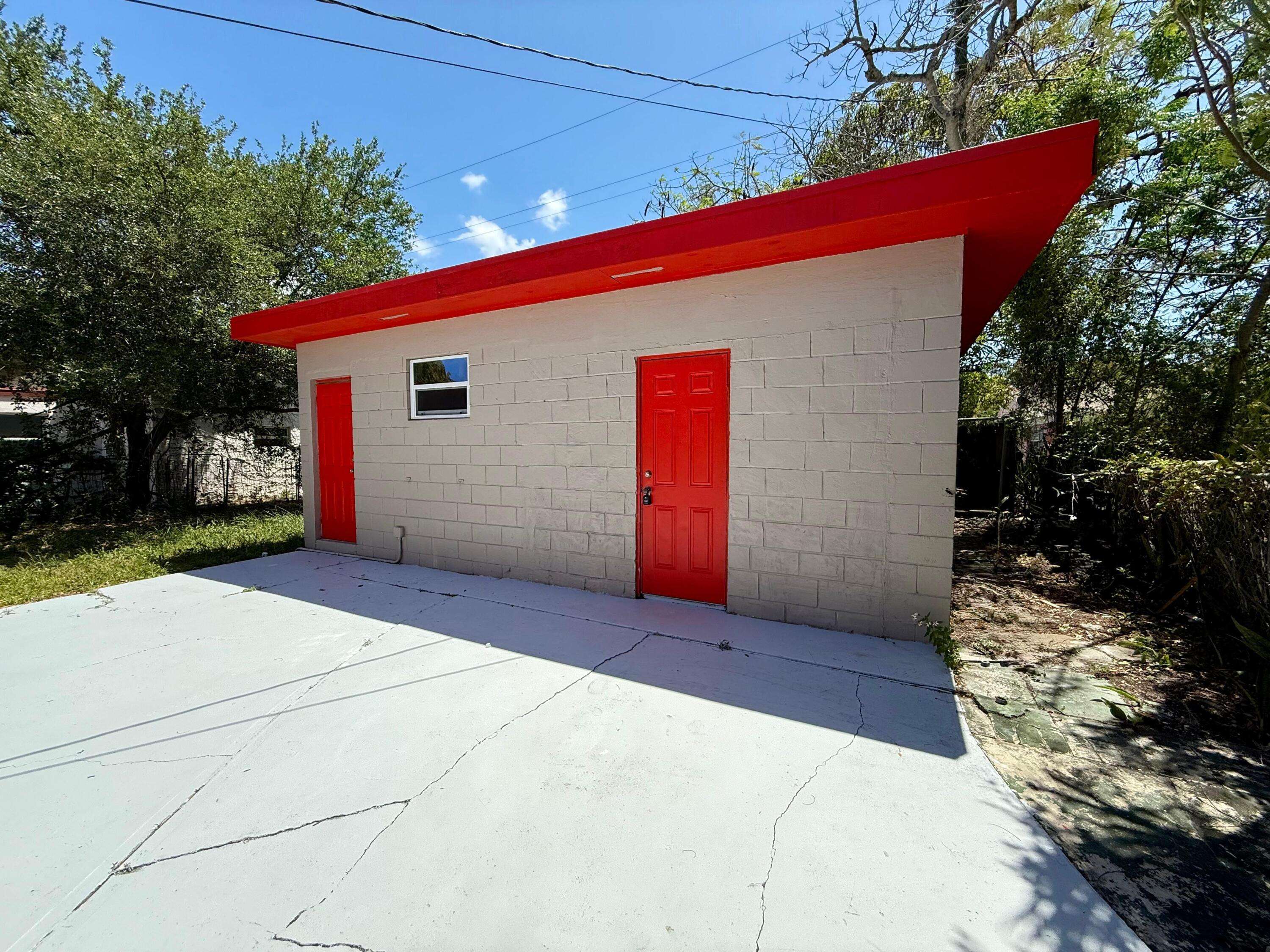 West Palm Beach, FL 33407,926 33rd ST