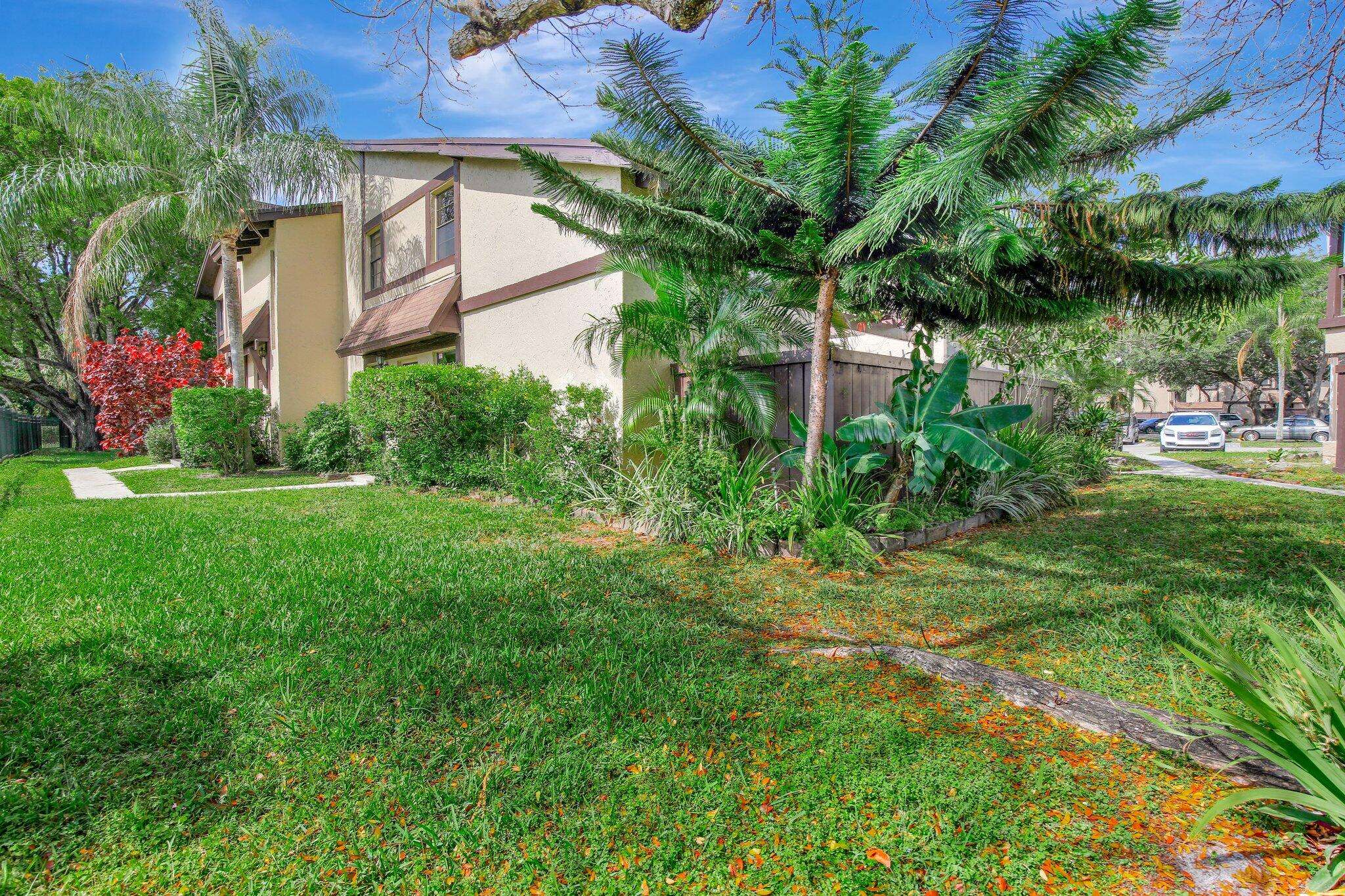 Pembroke Pines, FL 33024,1851 Bayberry DR