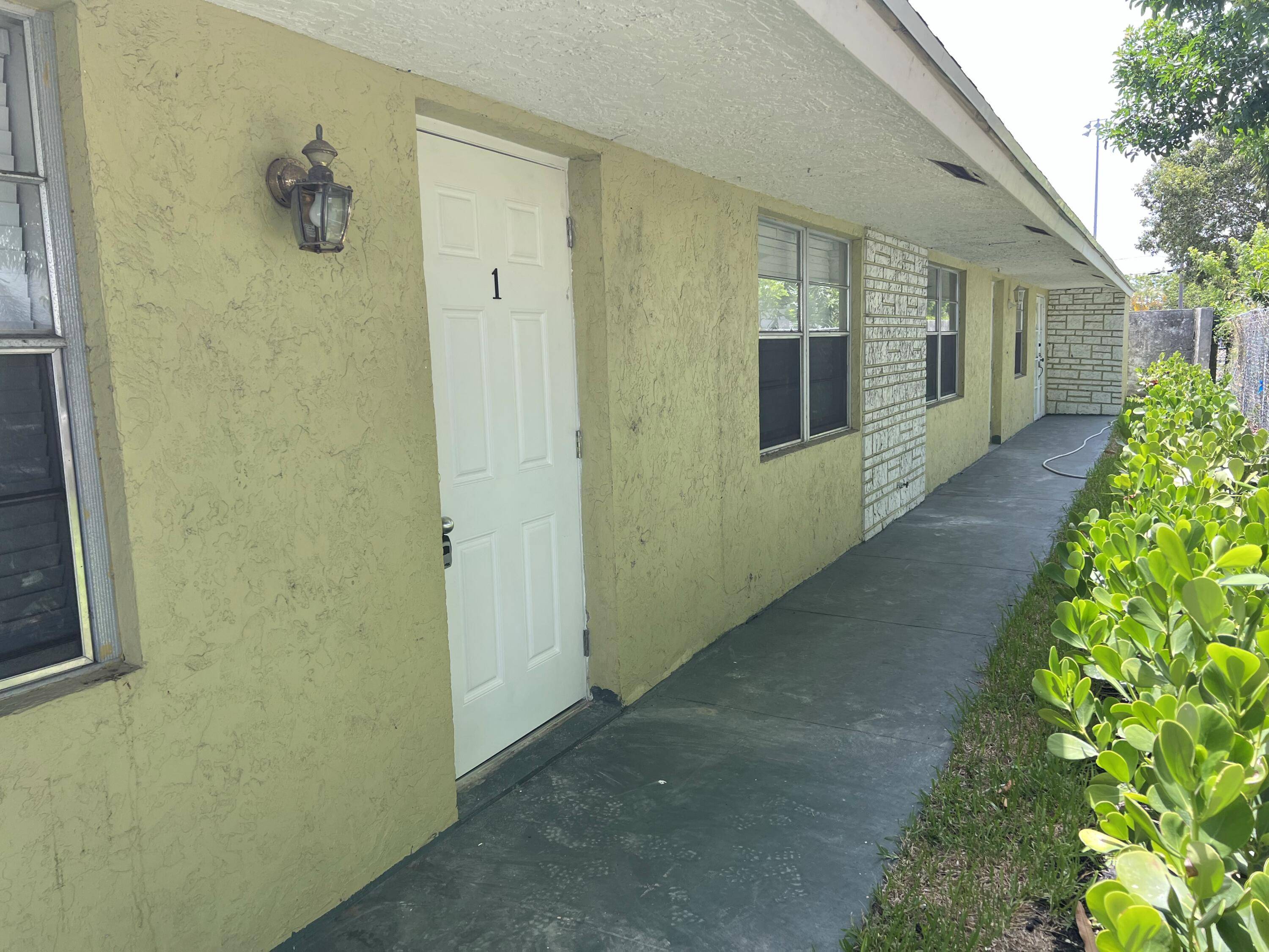 Lake Worth Beach, FL 33460,1611 S Johnson ST 1