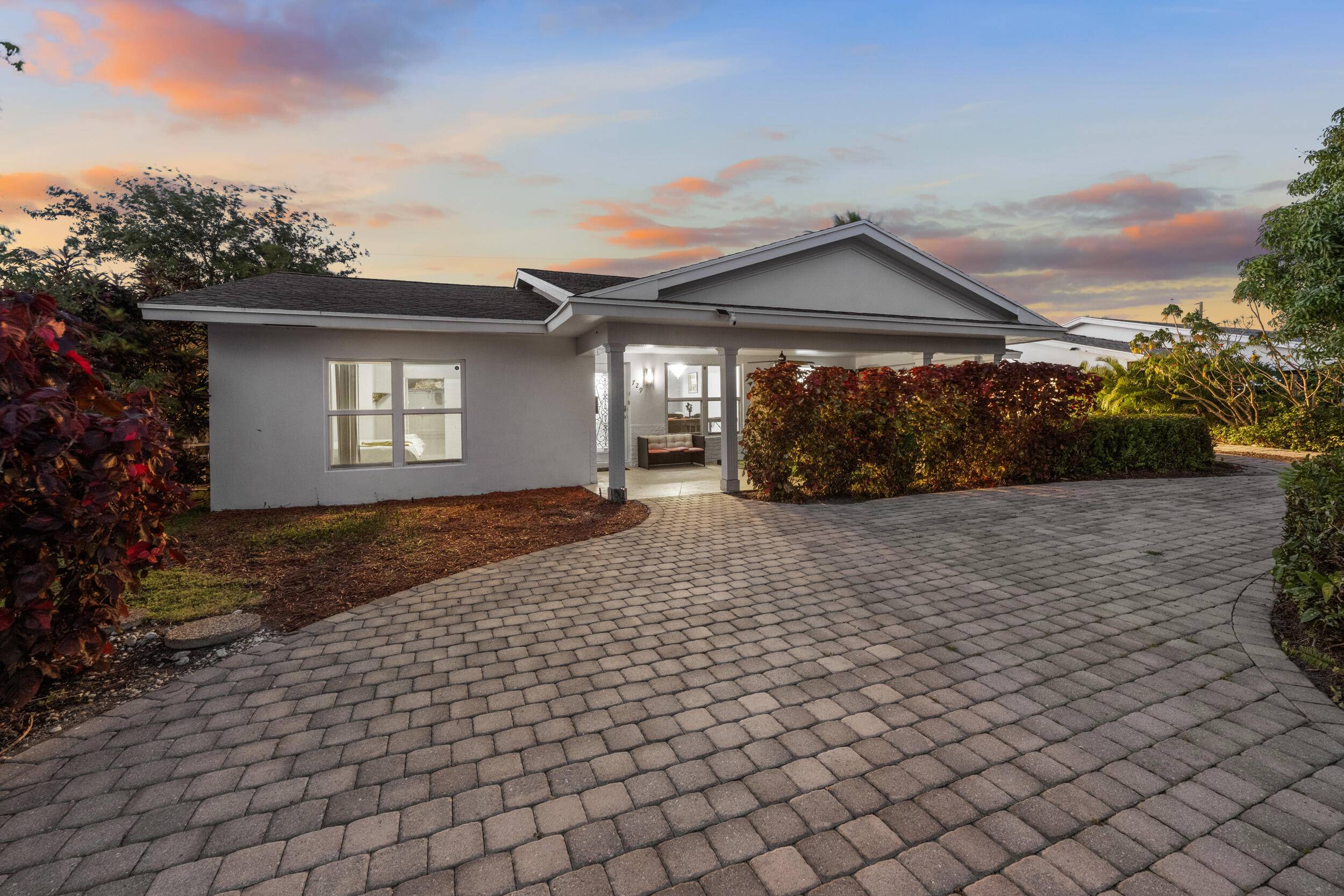Delray Beach, FL 33444,729 Heron DR